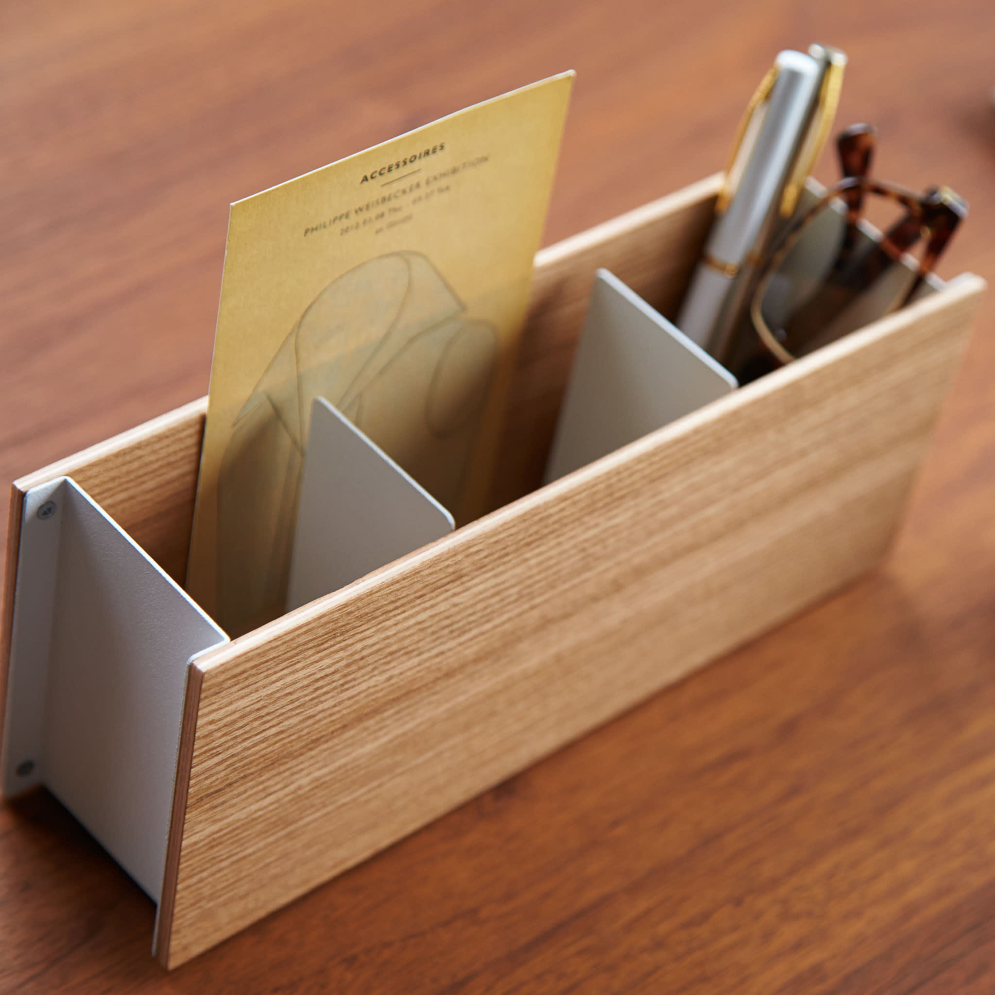 Tabletop Organizer : Three Practical Compartments