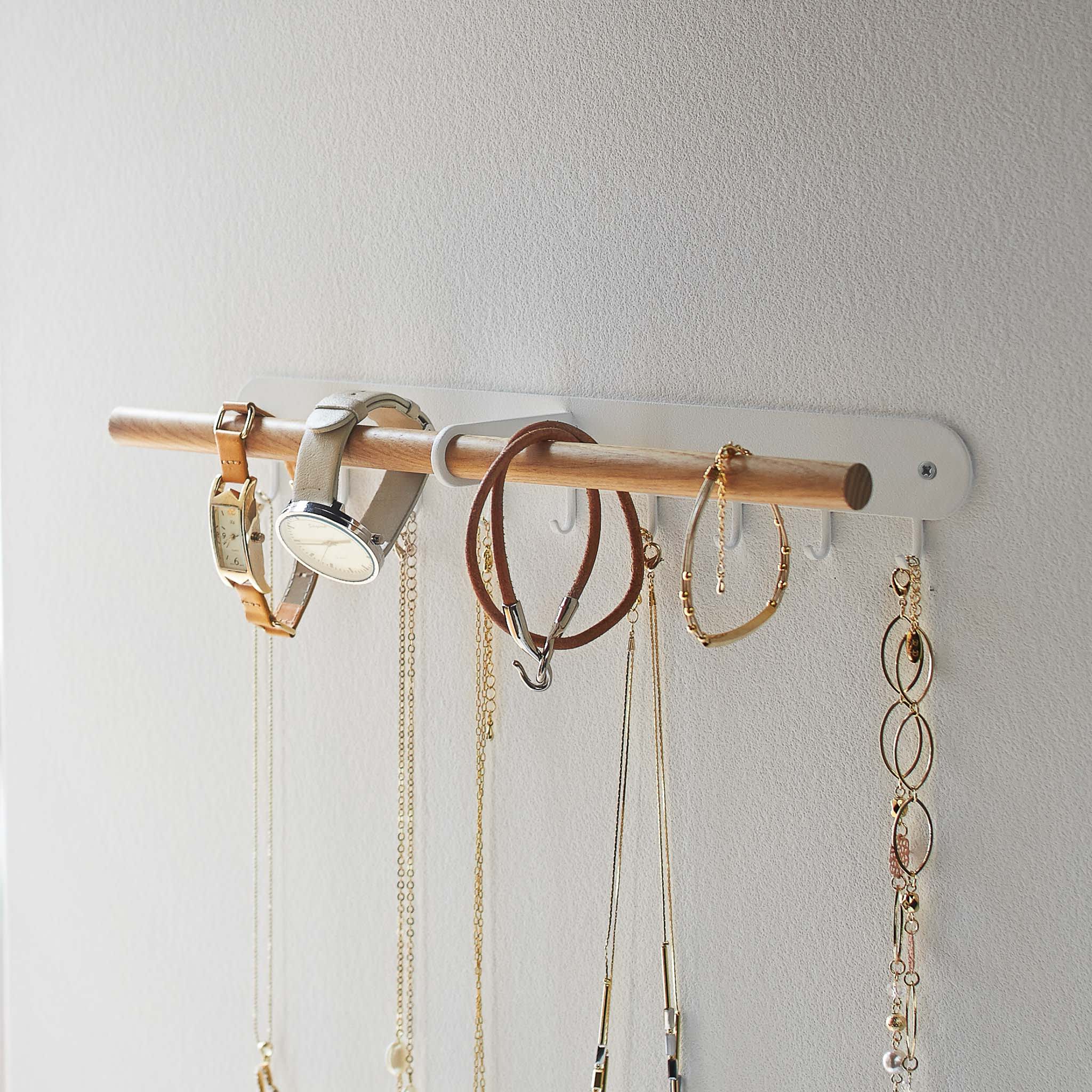 Wall-Mounted Accessory Rack : Easy Wall Mounting