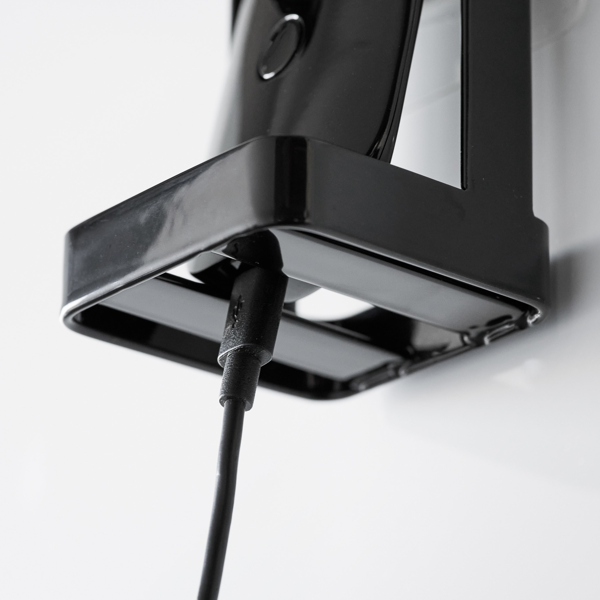 Film Hook Skin Care Device Holder : Practical Grid Design