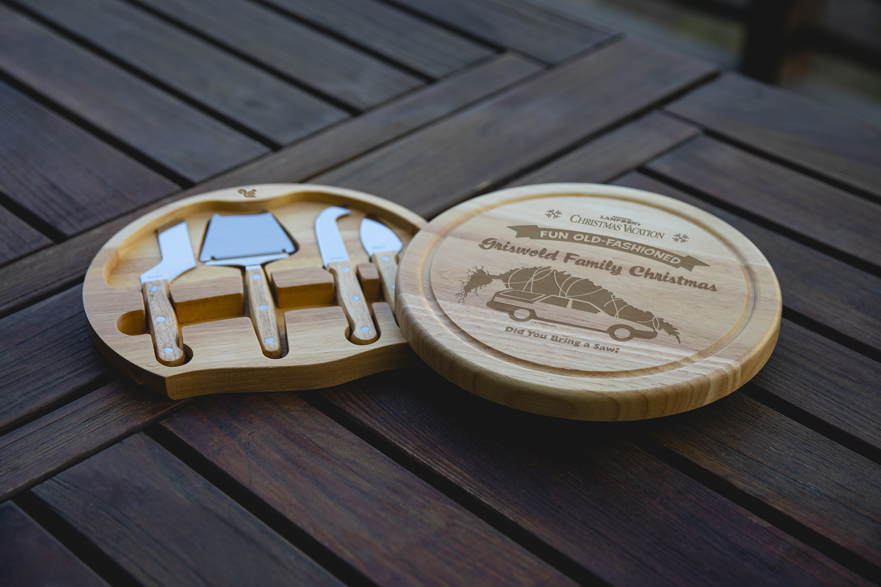 Christmas Vacation - Circo Cheese Cutting Board & Tools Set