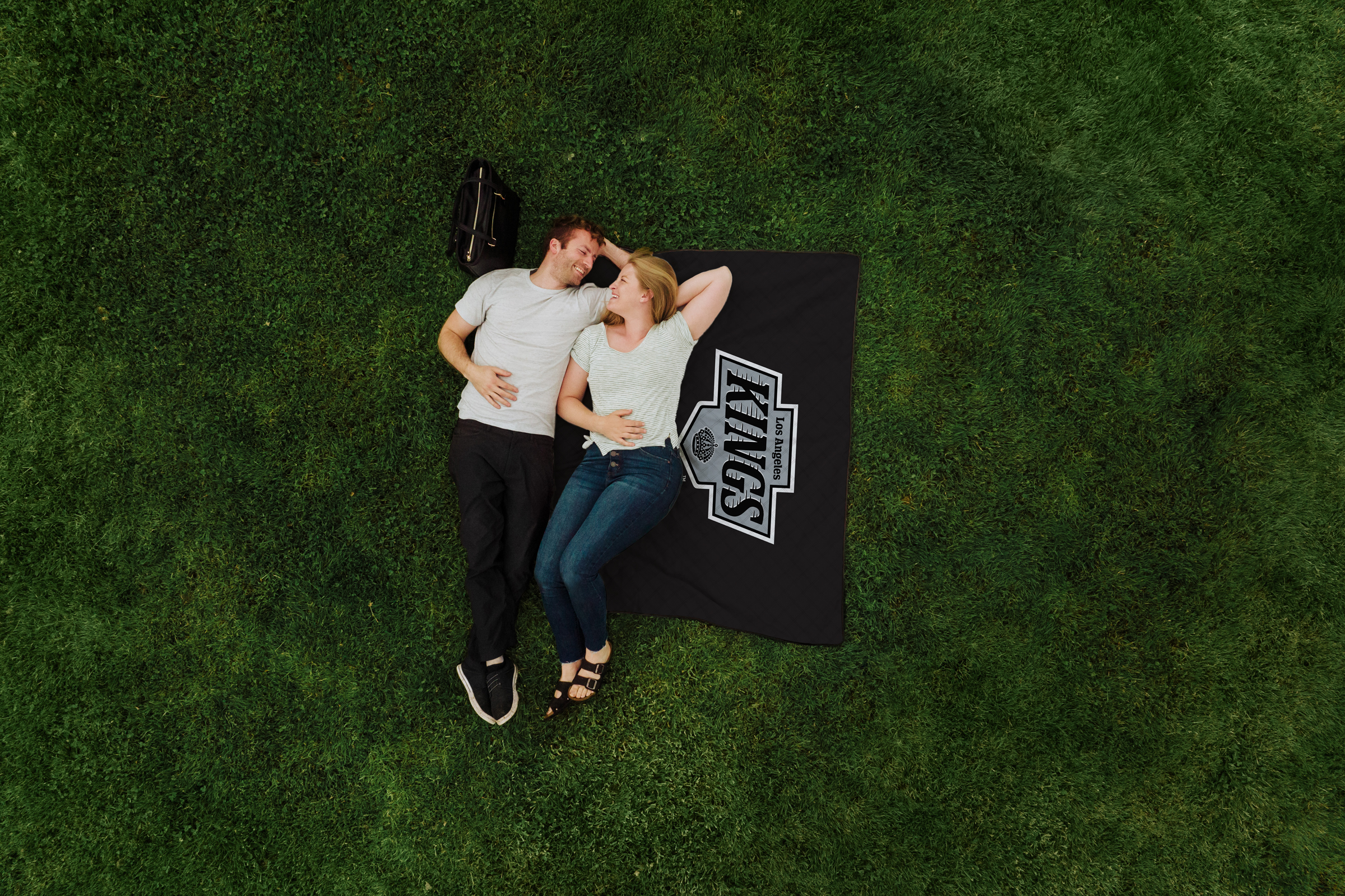 Los Angeles Kings - Impresa Picnic Blanket