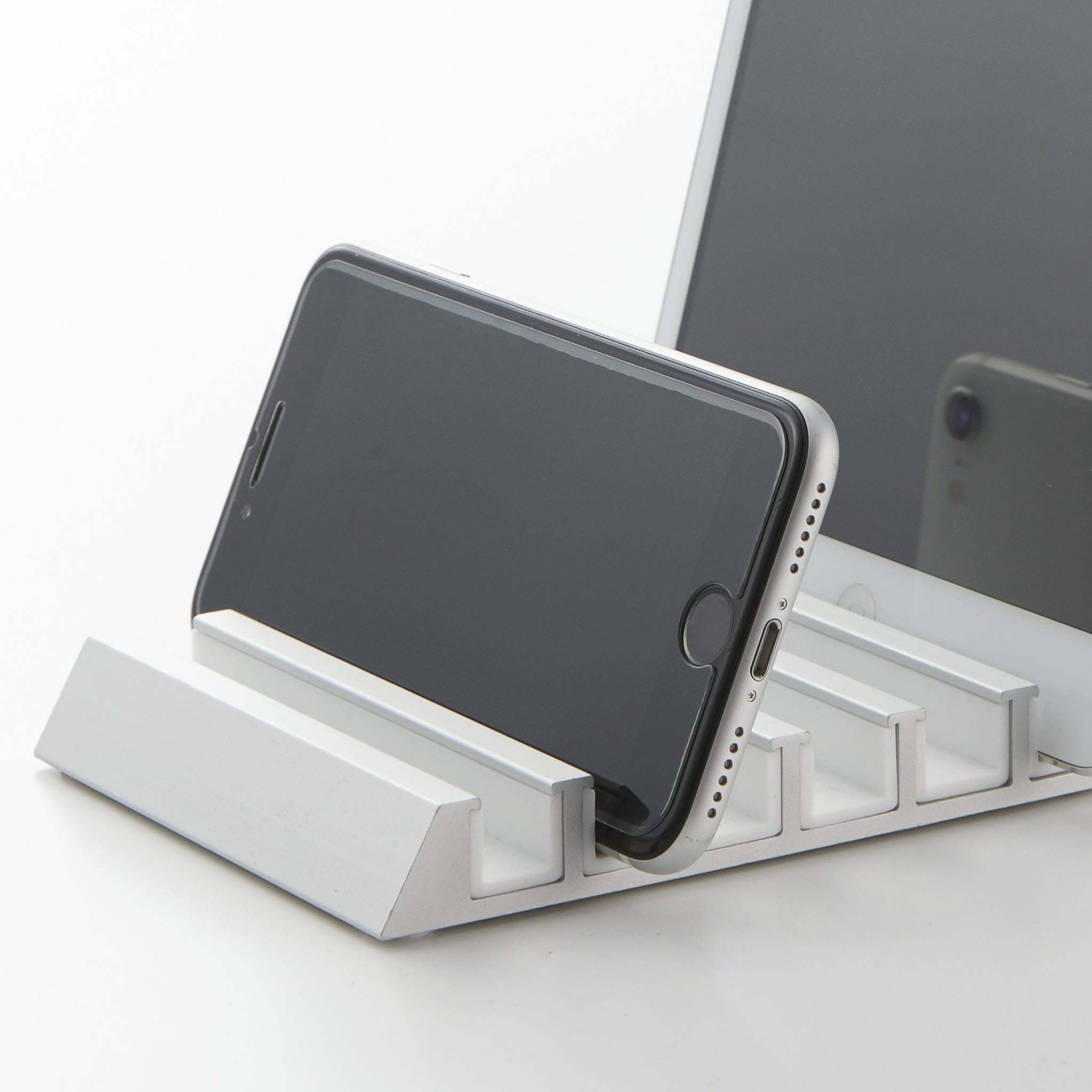 Tablet Stand : Fits Various Device Sizes