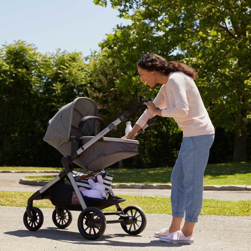 Pivot Xpand™ Modular Stroller (Stallion) Lifestyle Photo Pivot Xpand™ Modular Stroller (Stallion) Lifestyle Photo