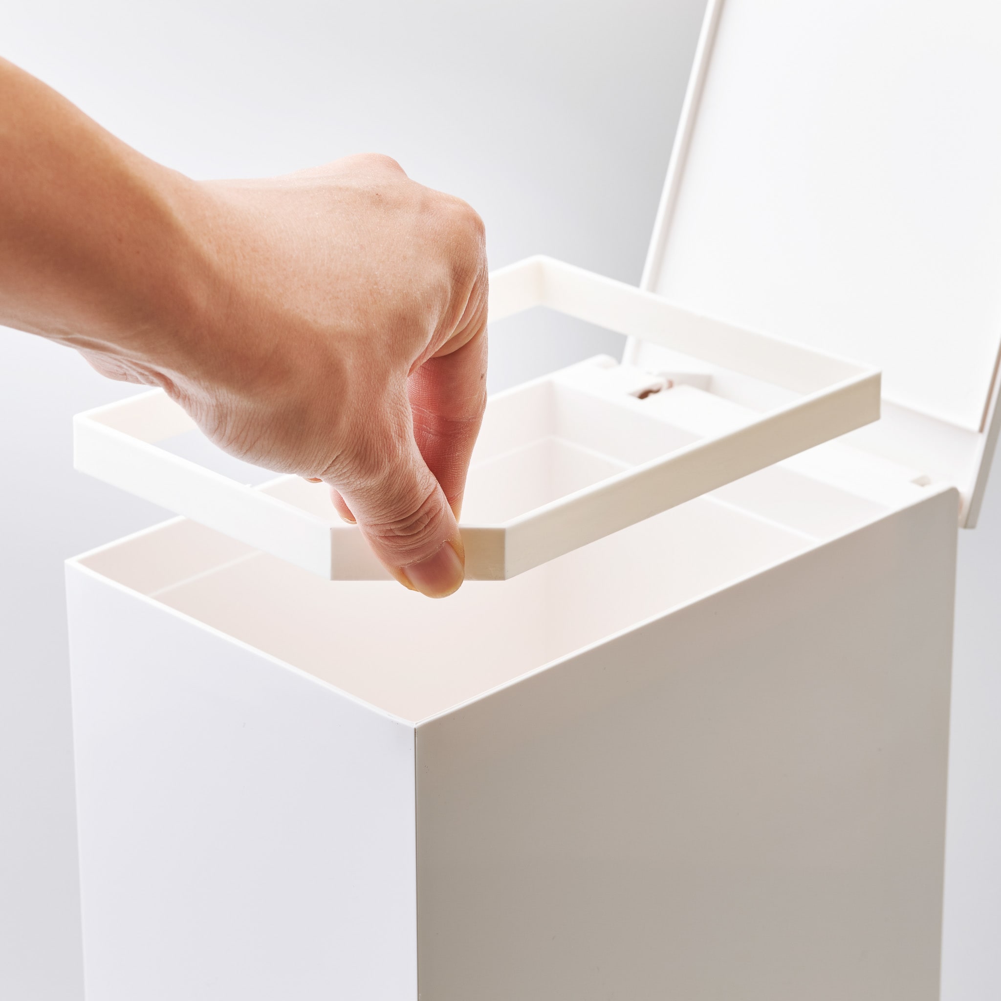 Step-on Sanitary Trash Can : Hidden Trash Bag