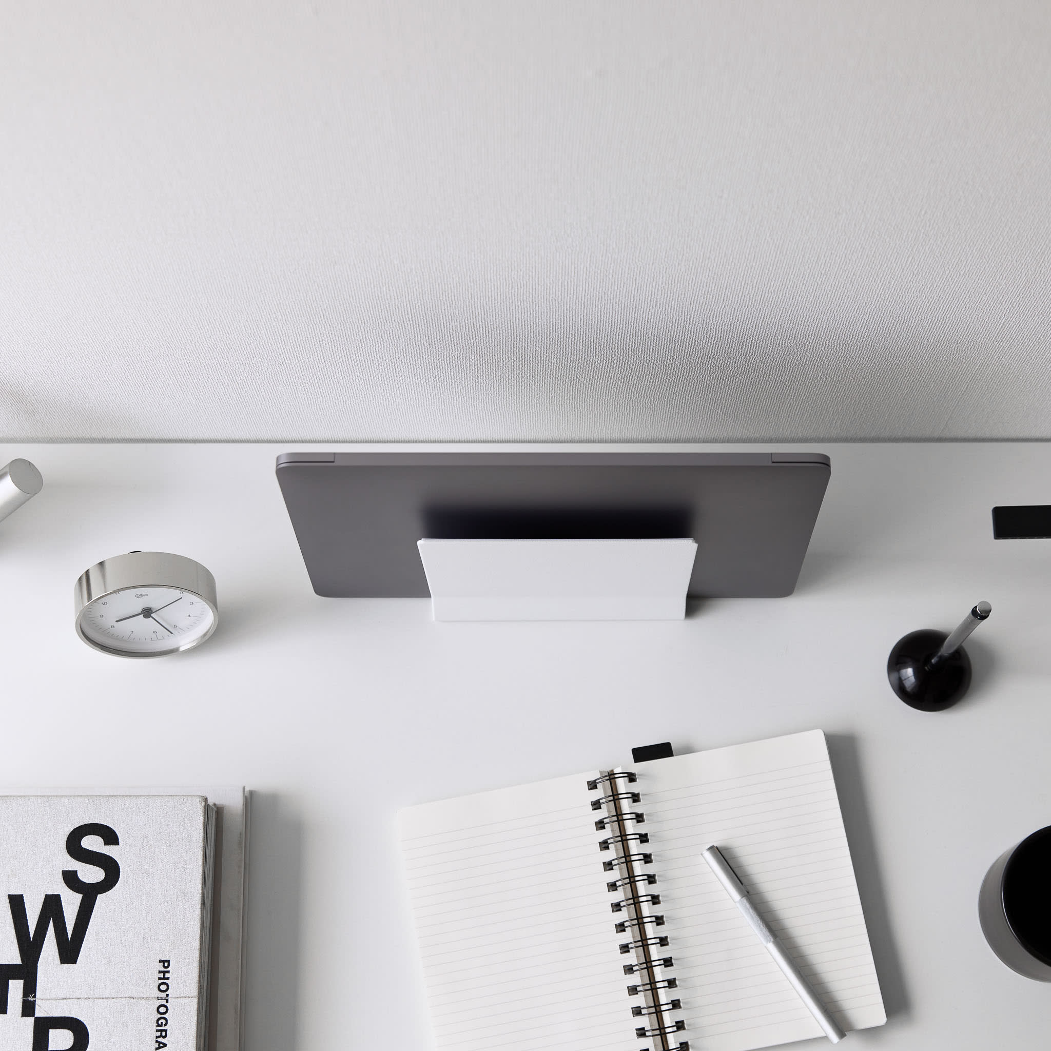 Slim Laptop Stand : Versatile Use