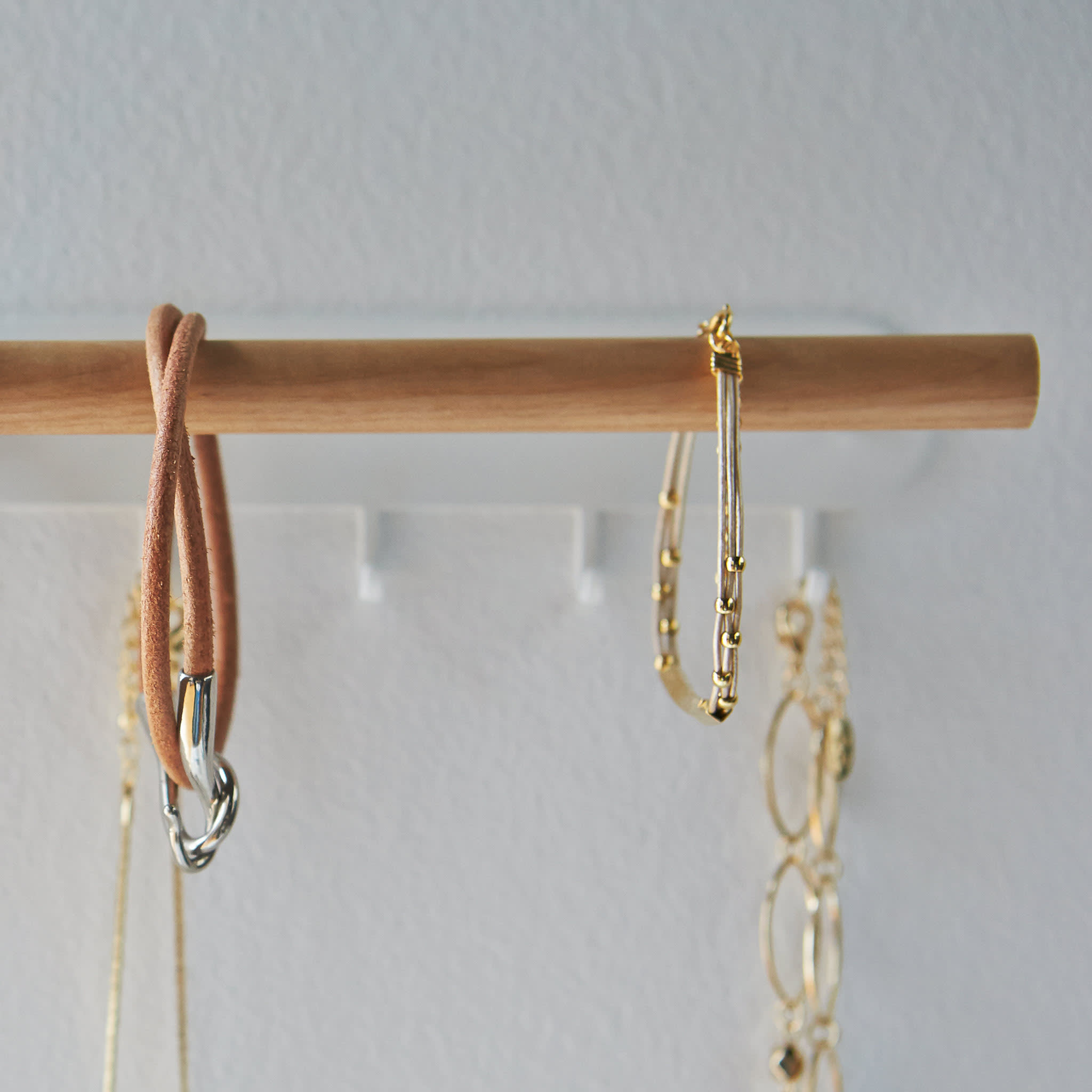 Wall-Mounted Accessory Rack : Decorative Wooden Rod