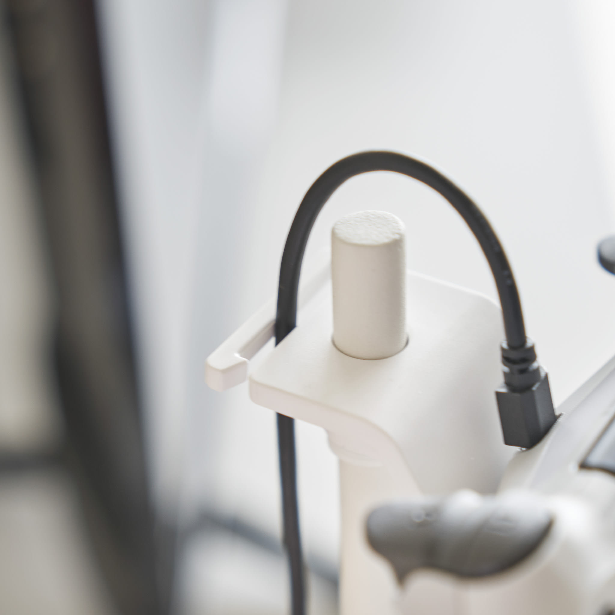 Game Controller Rack : Convenient Cable Management