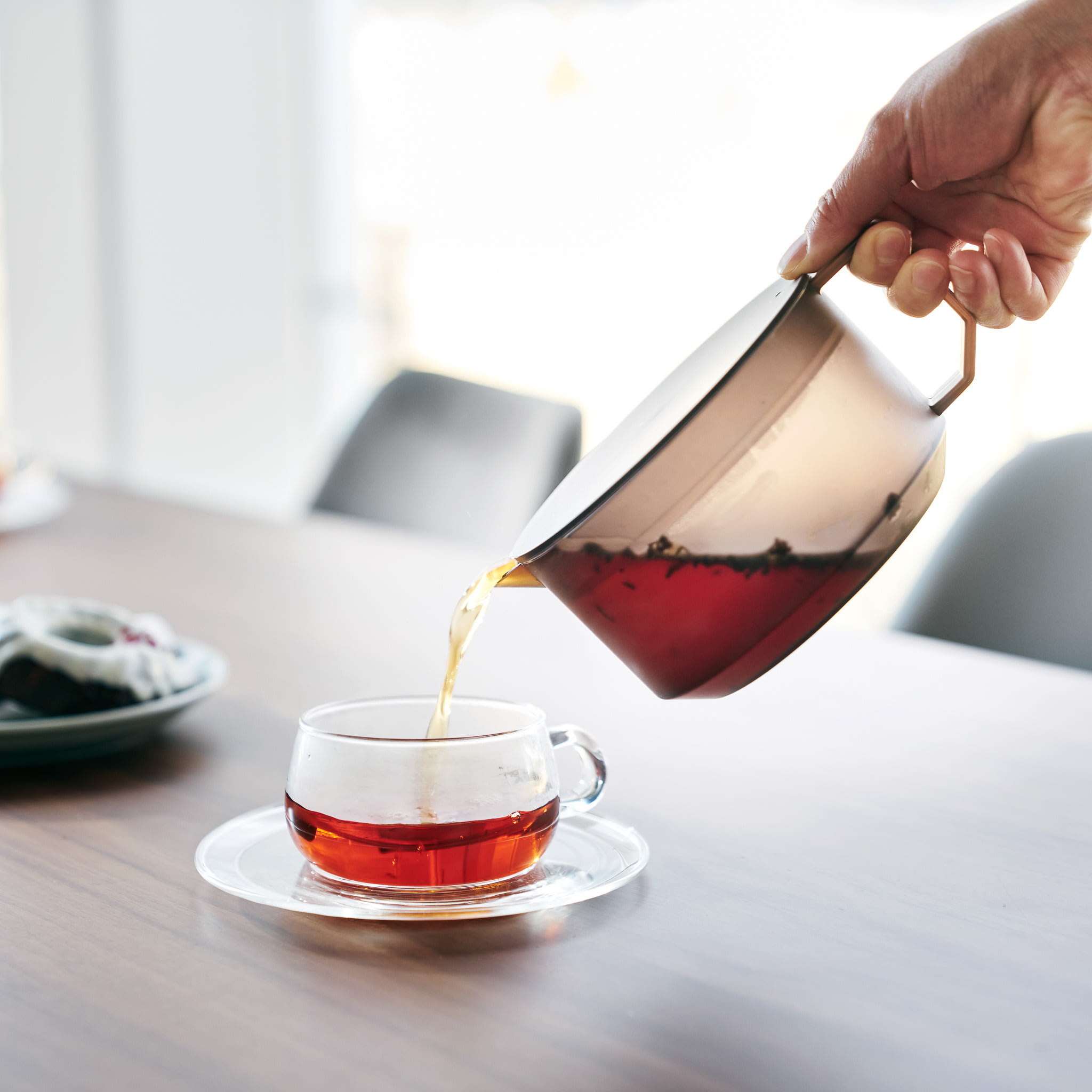 Teapot : Integrated Strainer Lid