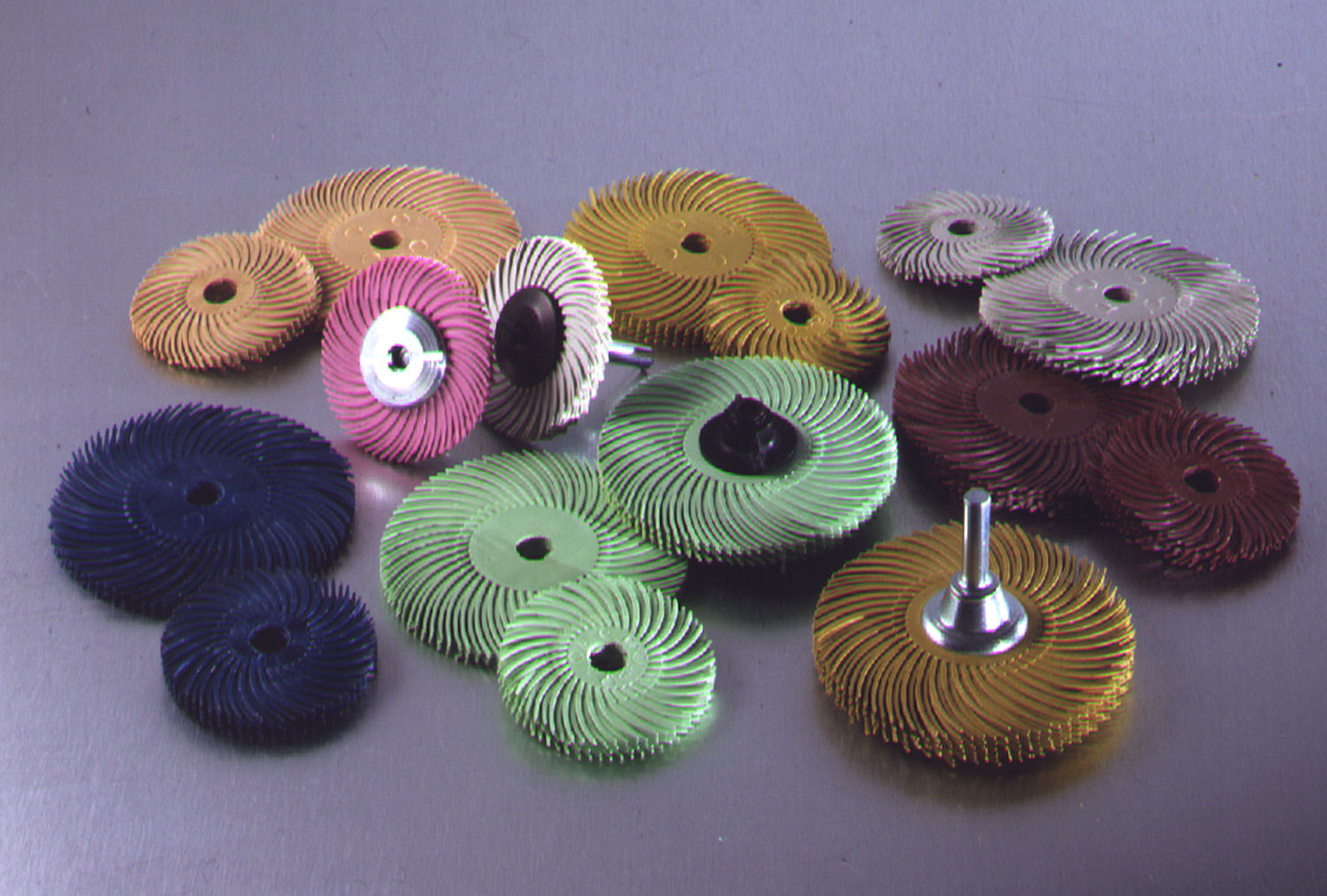 PacknTape 3M RRZB ScotchBrite Roloc Radial Bristle Disc, 3 in 120