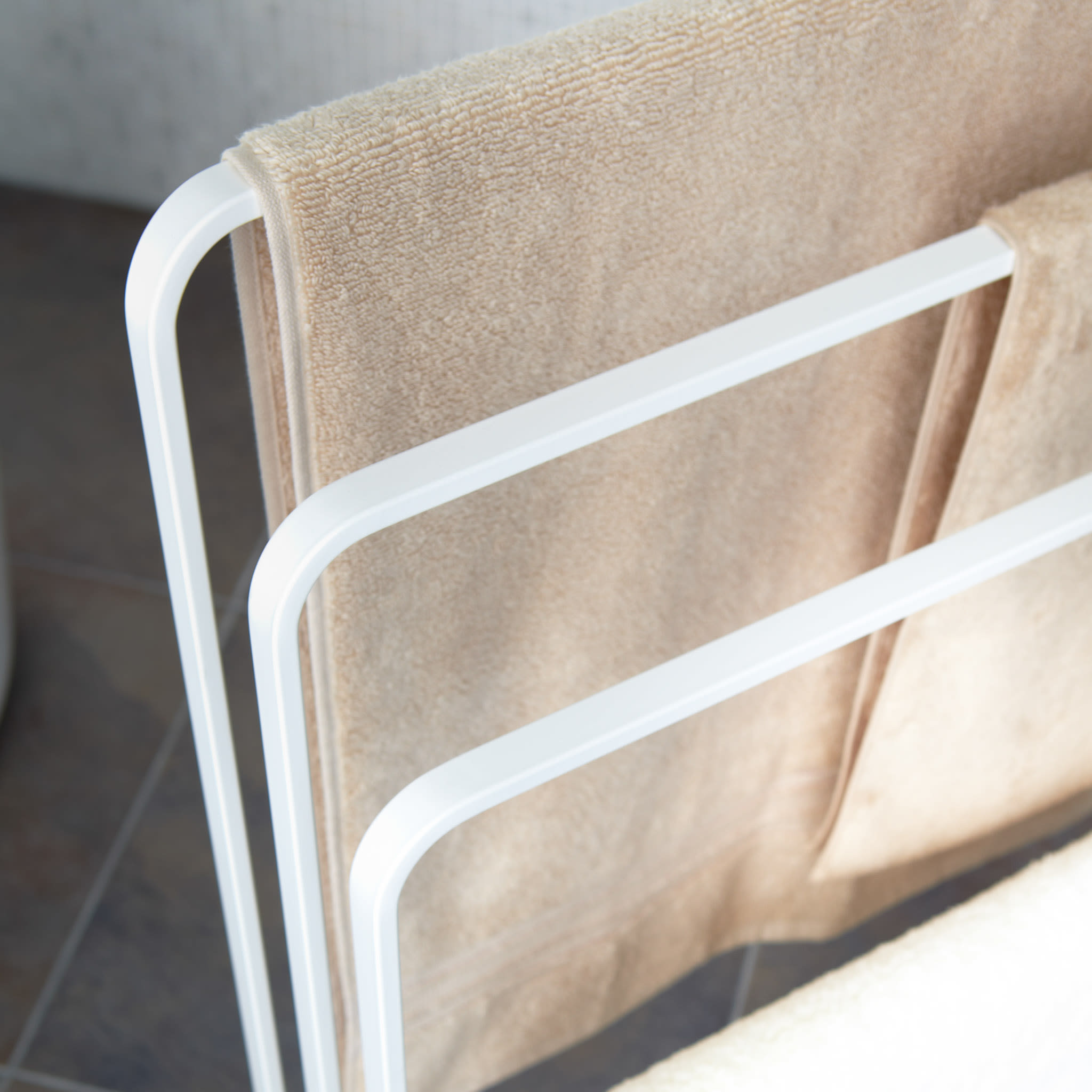 Bath Towel Hanger with 3 Bars : Generous Storage Space