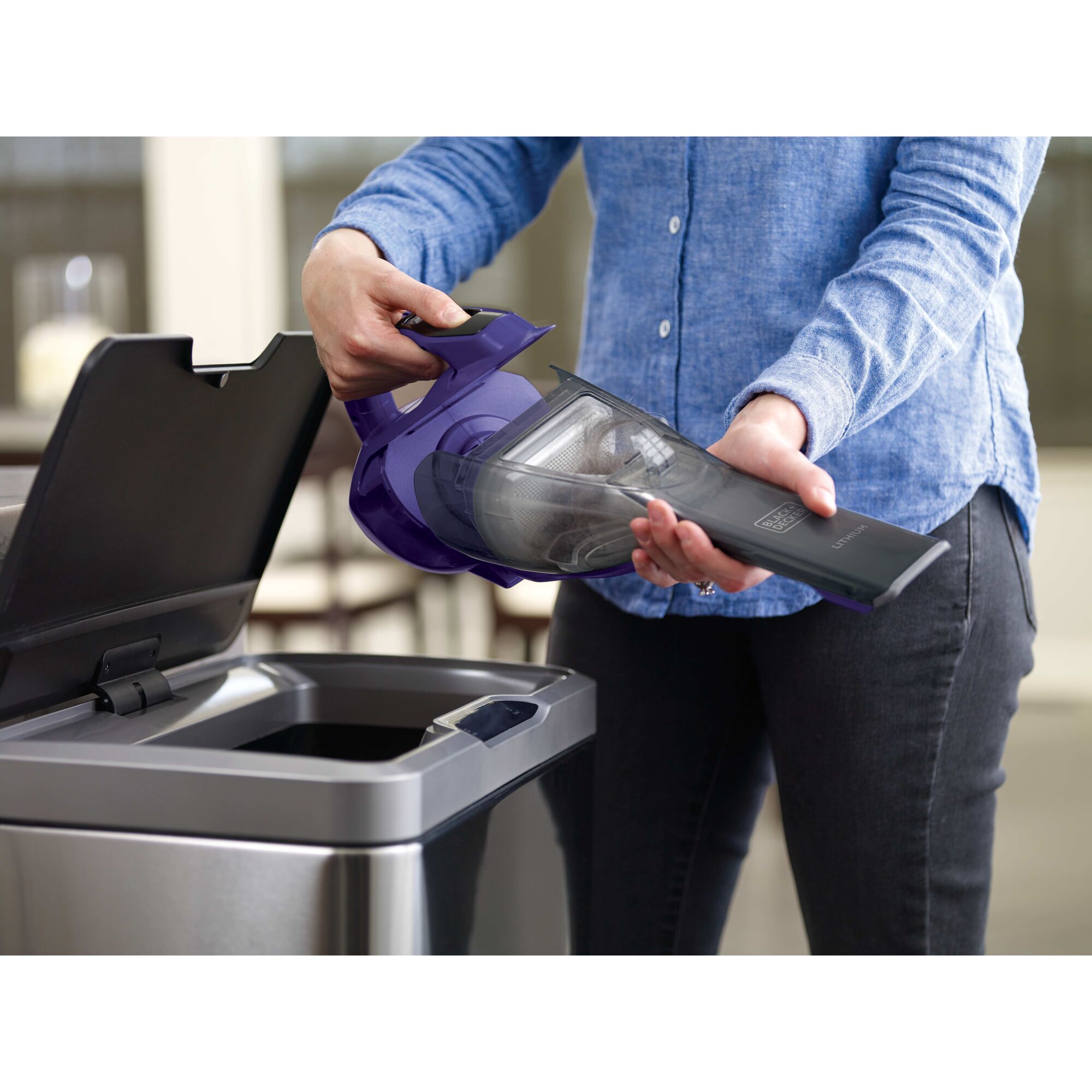 Easily empty the dustbin feature of Dustbuster advanced clean pet cordless hand vacuum.