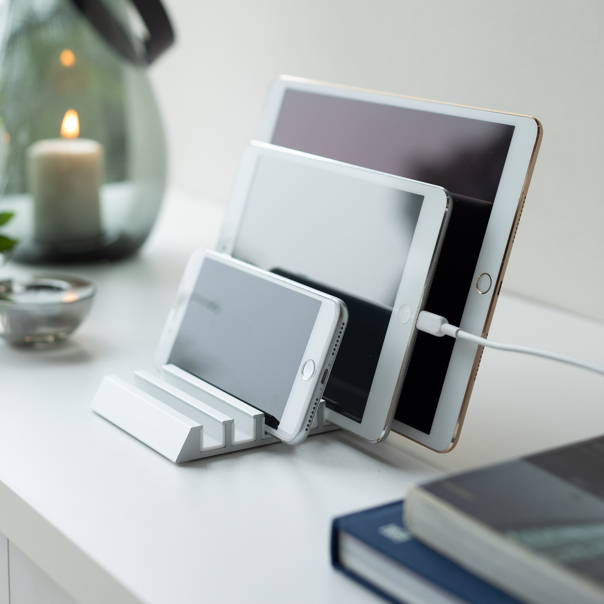 Tablet Stand : Compact Yet Spacious