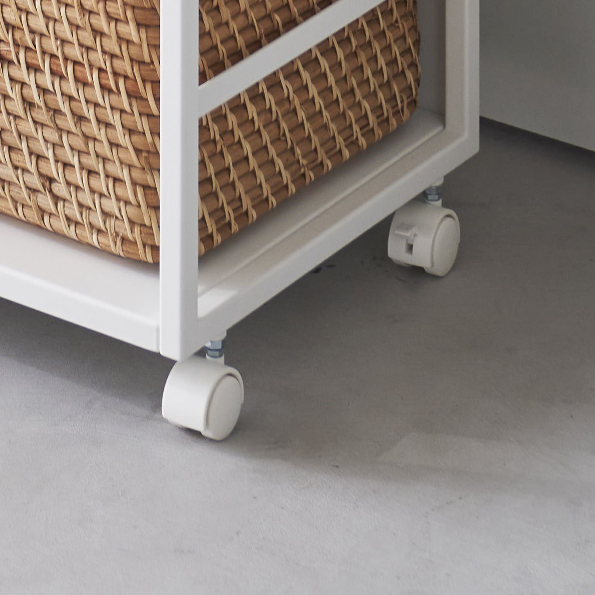 2-stufiger, halb geschlossener Aufbewahrungswagen : Einfache Mobilität