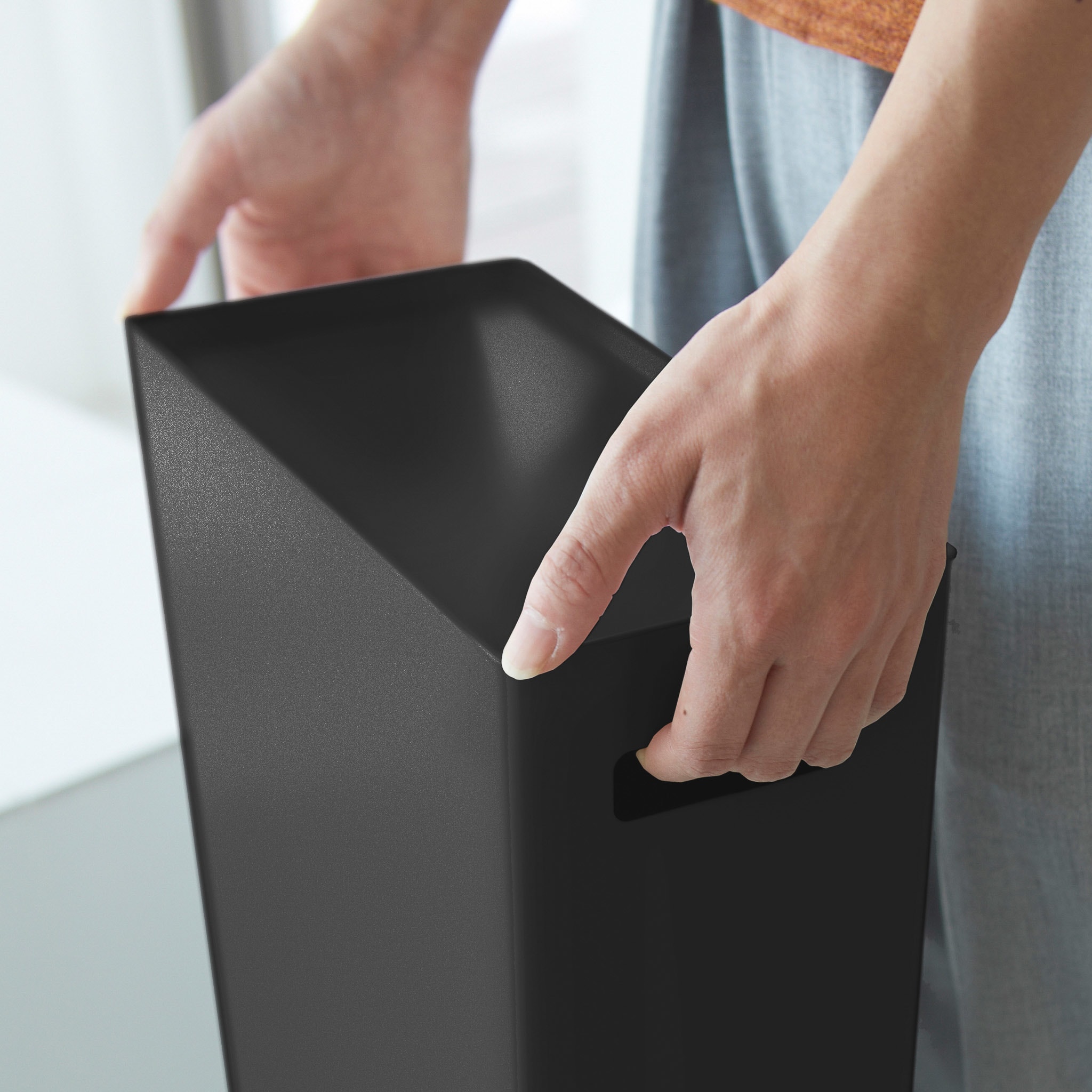 Toilet Paper Stocker : Integrated Handles