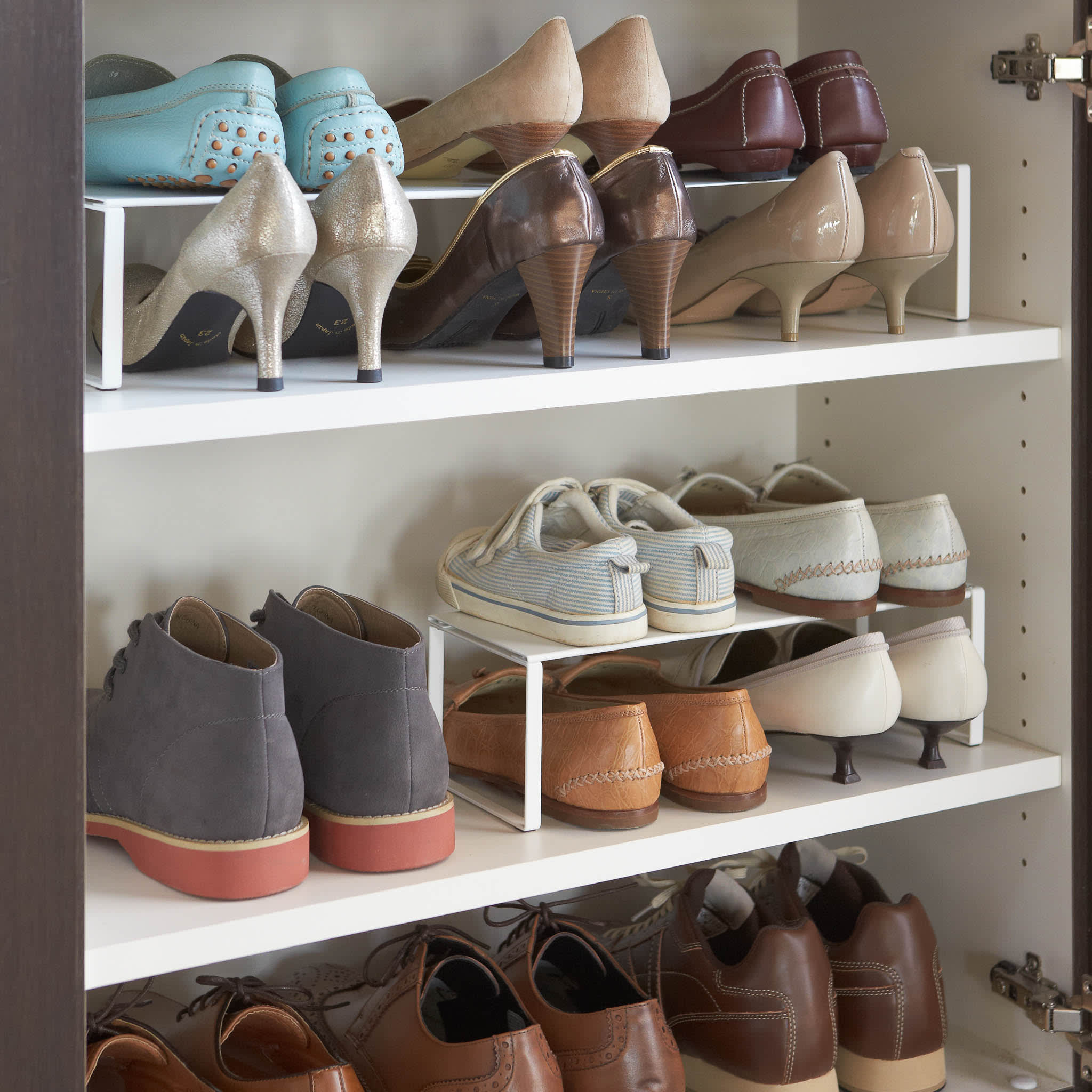 Extendable Shoe Rack with Solid Surface : Simple Design
