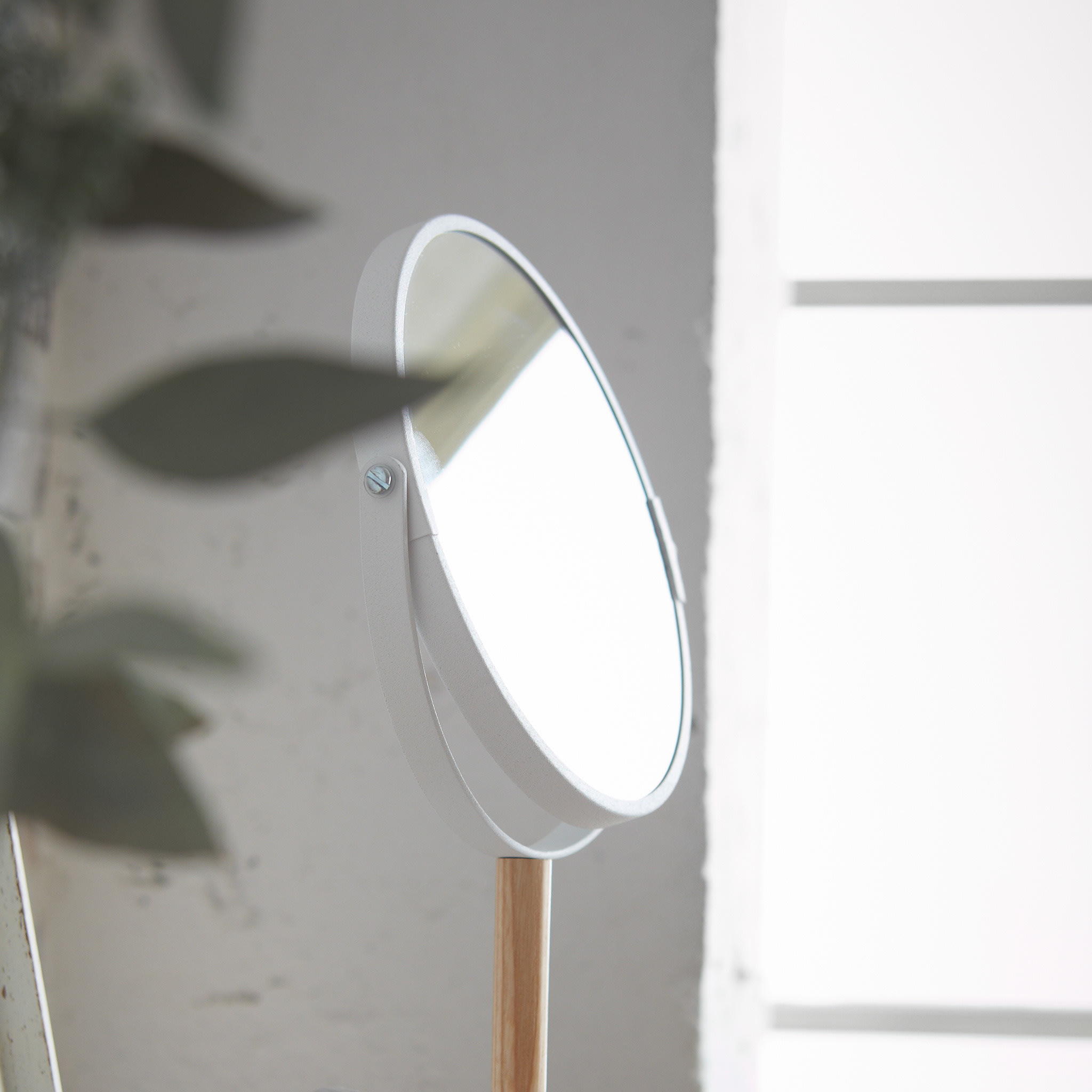 Makeup Mirror with Accessory Tray : 360° Rotatable