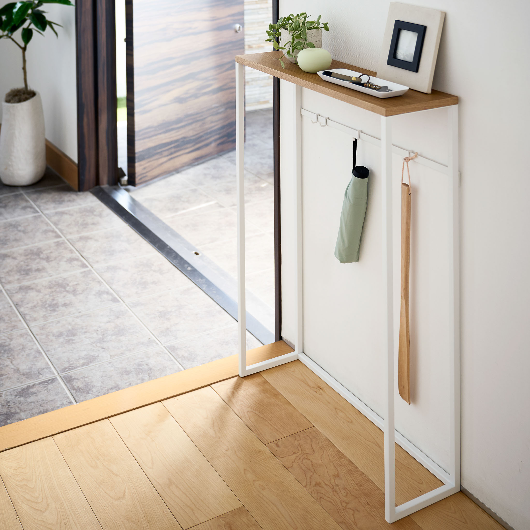 Console Table : Compact Design