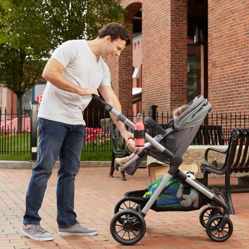 Pivot Xpand™ Modular Stroller (Stallion) Lifestyle Photo Pivot Xpand™ Modular Stroller (Stallion) Lifestyle Photo