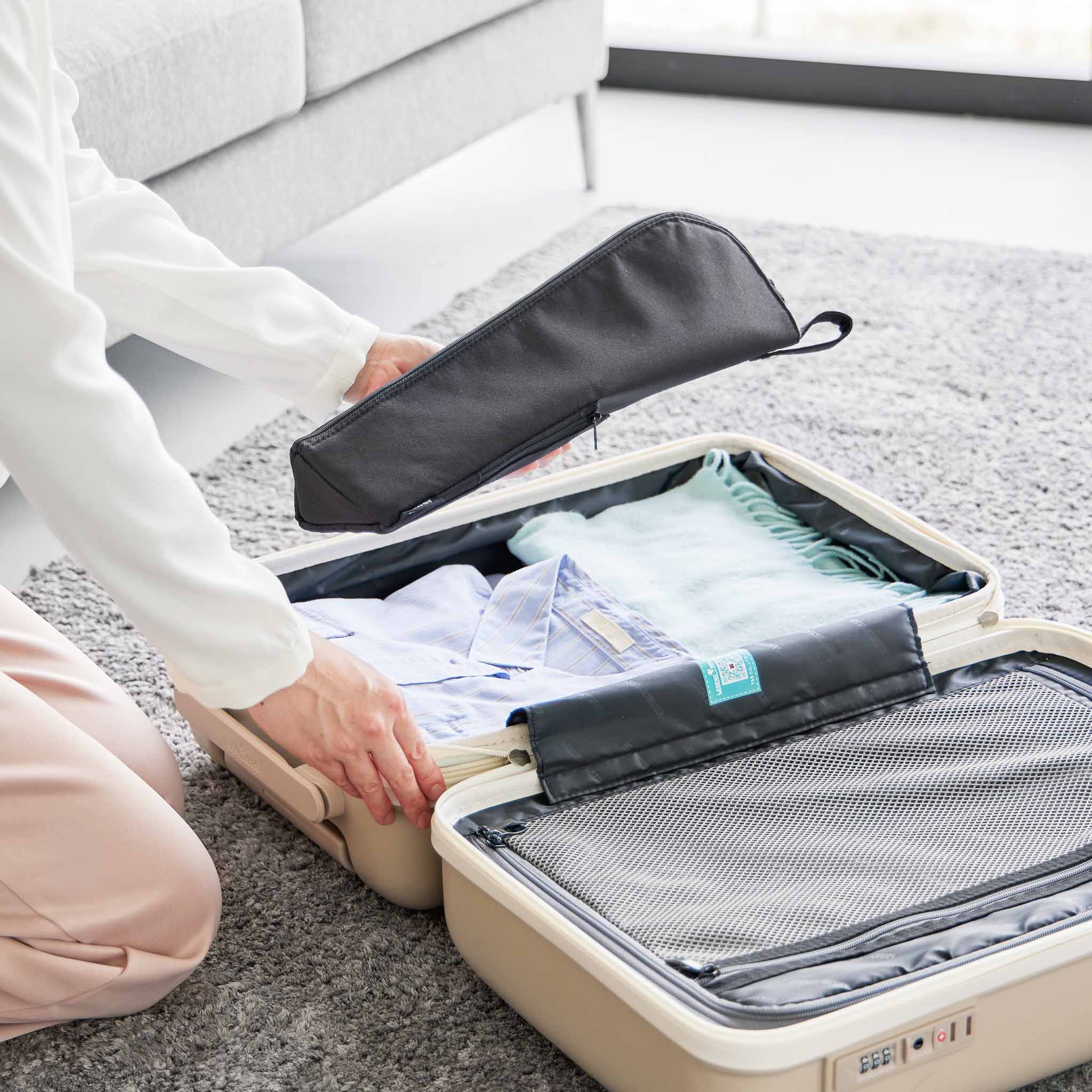 Hair Iron Bag : Zips Fully for Travel Safety