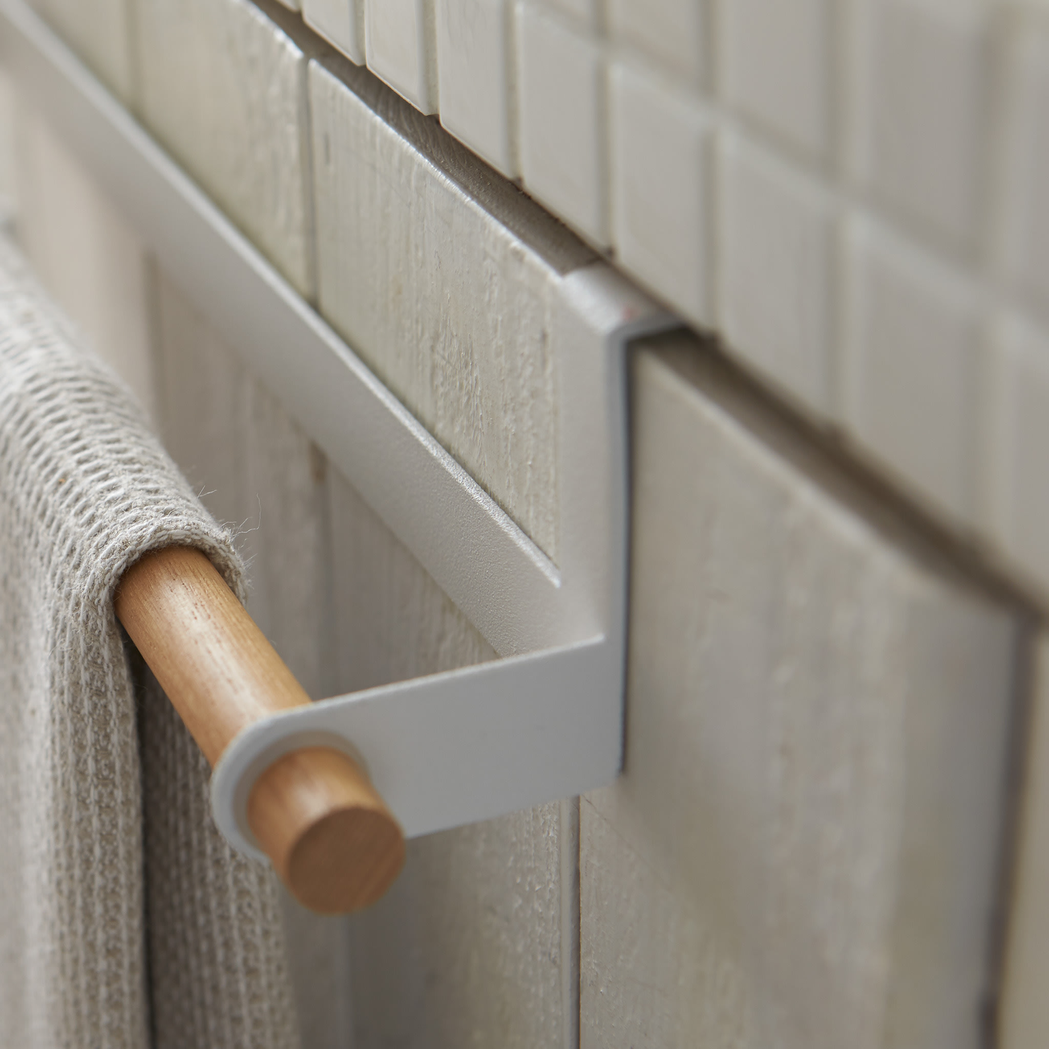 Wide Towel Hanger : Easy Installation