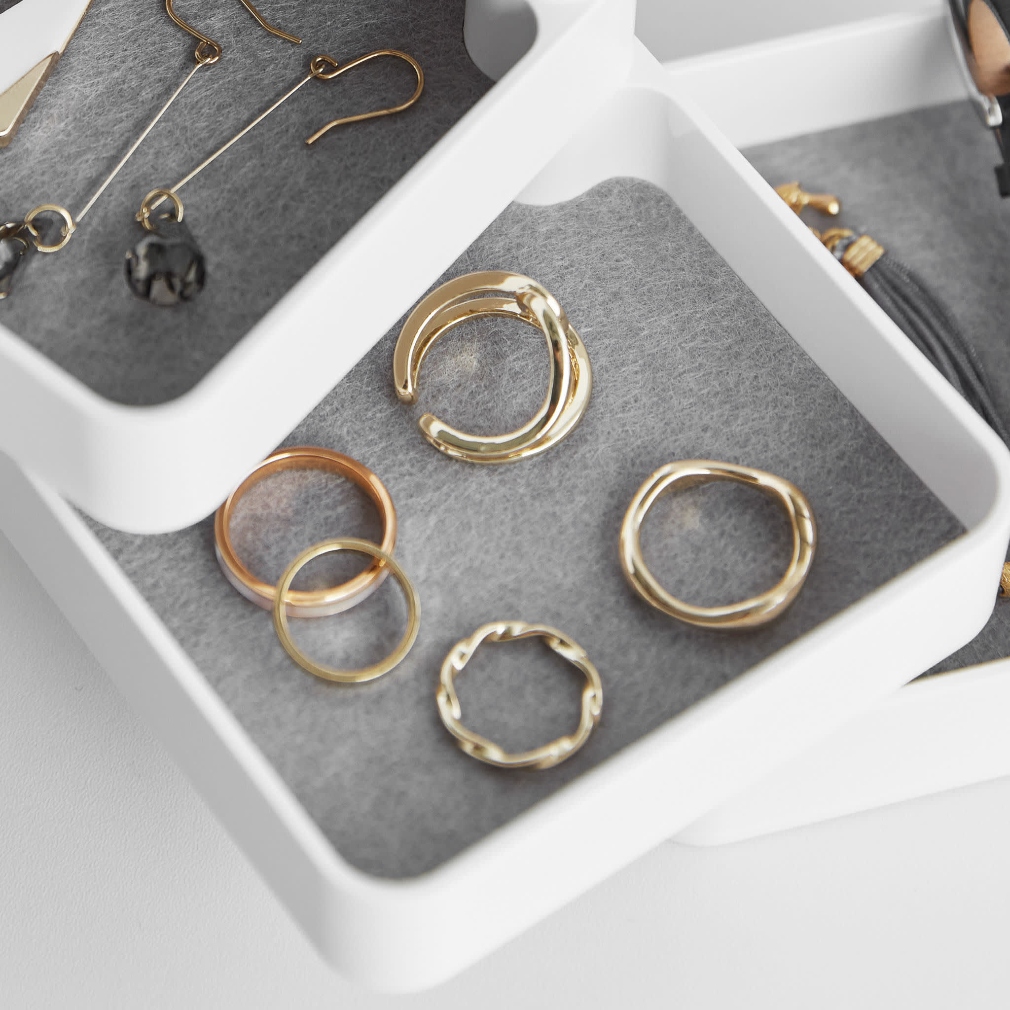 4-Tiered Accessory Box Square : Protected Storage