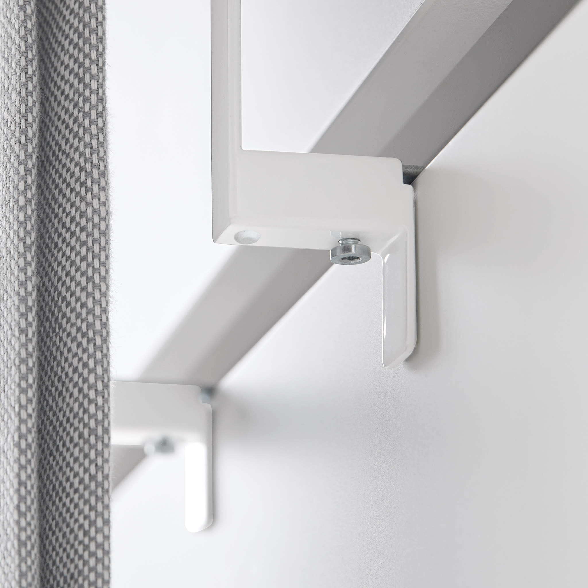 Floating Towel Hanger : Secure Hold