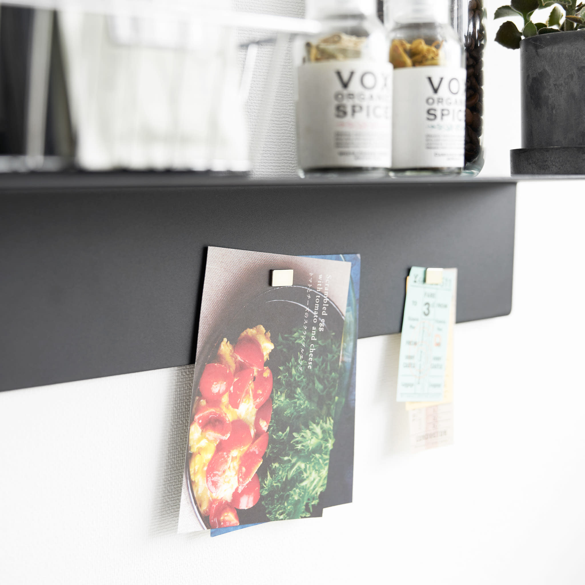 Wandregal mit magnetischer Platte (50 cm) : Magnetische Oberfläche