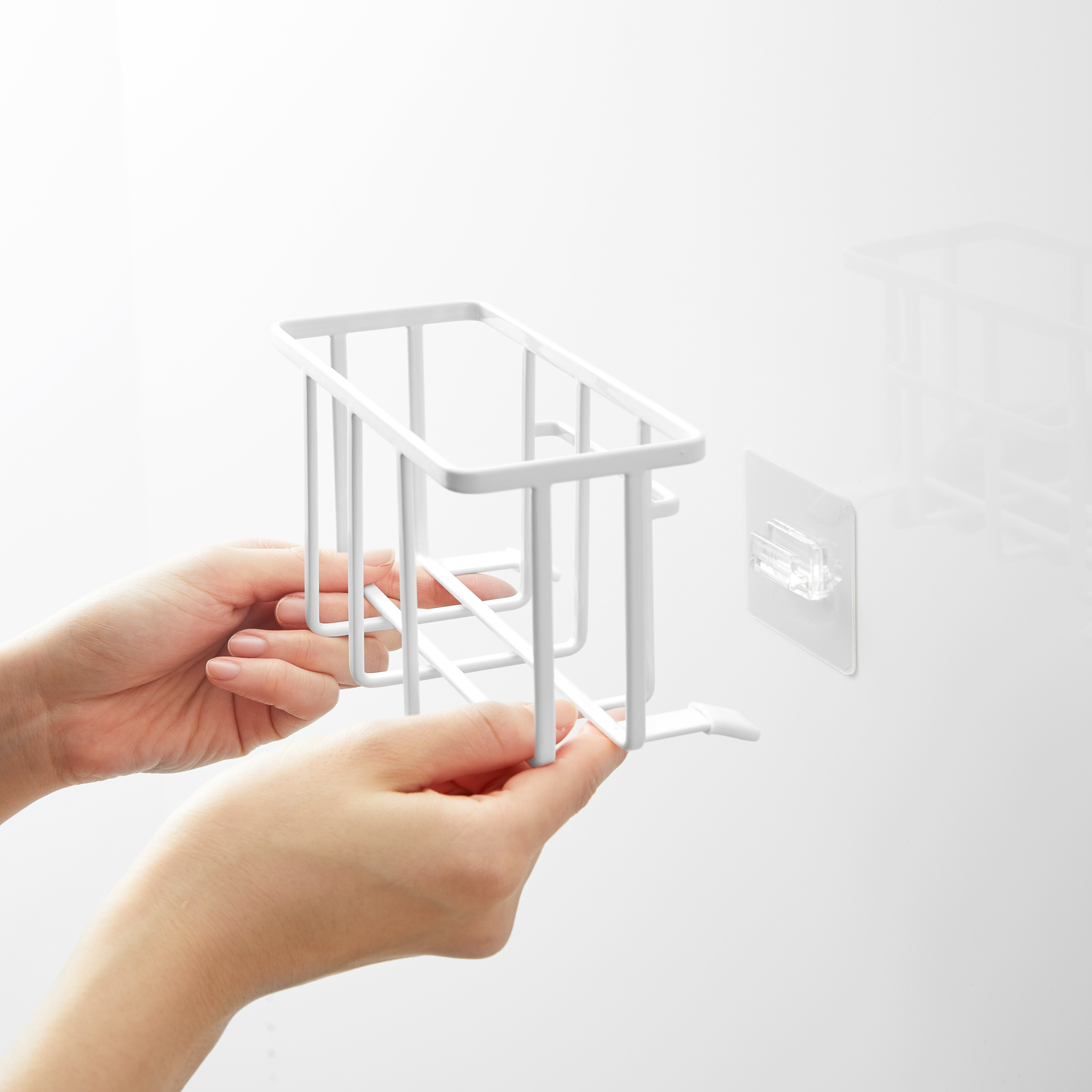 Filmhaken Multi-Use Basket S : Einfache Installation mit Filmhaken