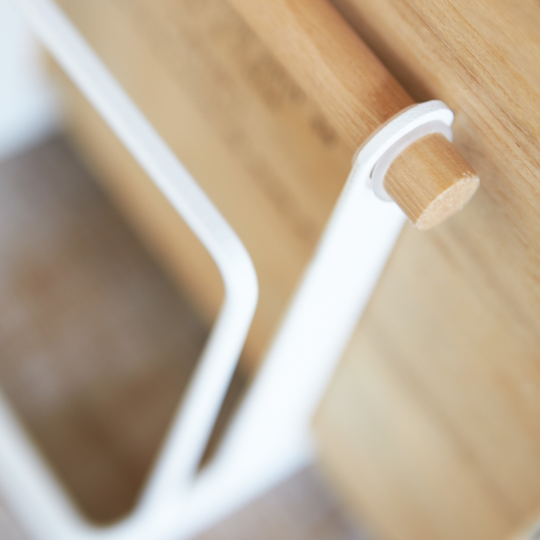 Cutting Board Stand : Steel Meets Wood