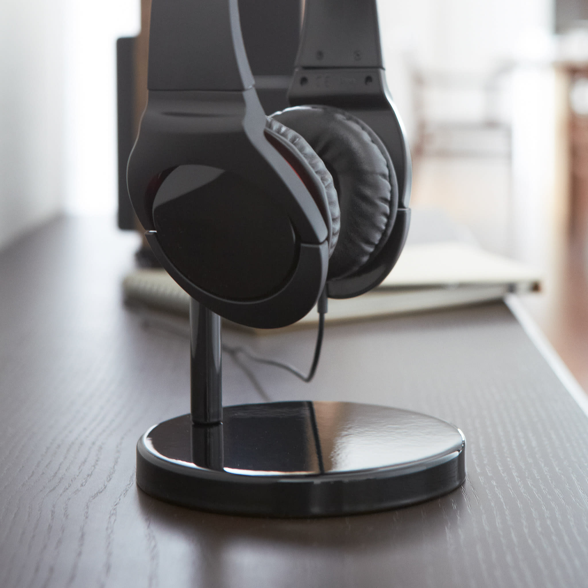 Headphone Stand : Space-Saving Design