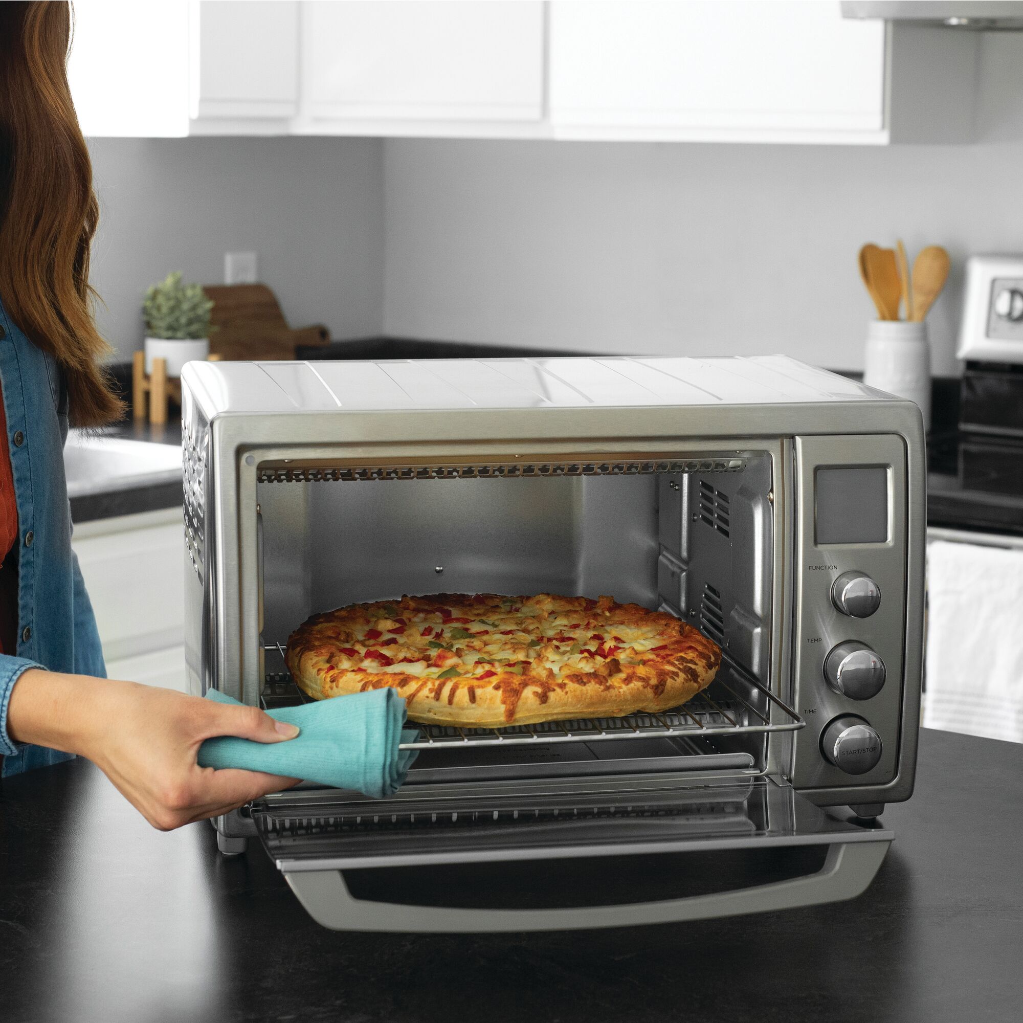 Crisp N bake air fry countertop oven with no preheat baking pizza.\n