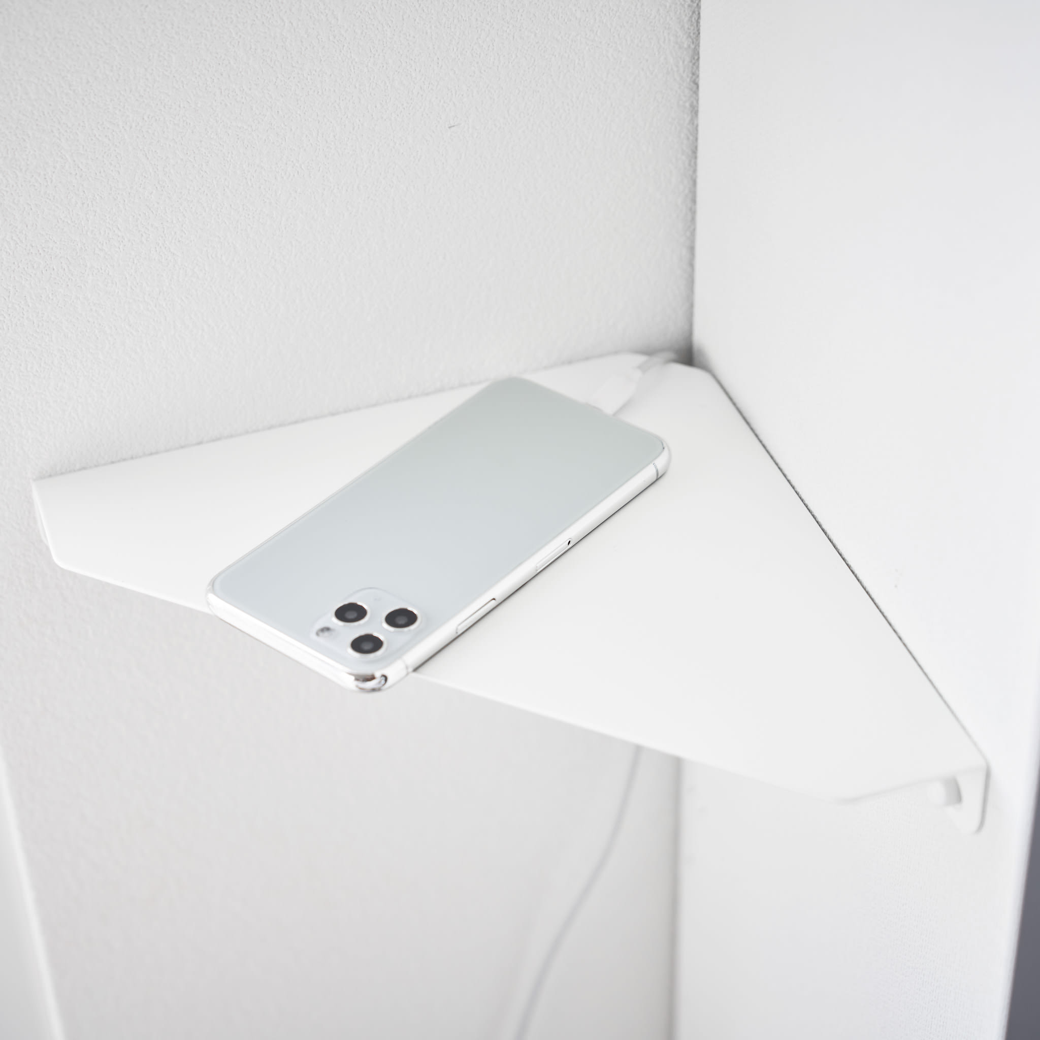 Wall-Mounted Corner Shelf : Easy Installation