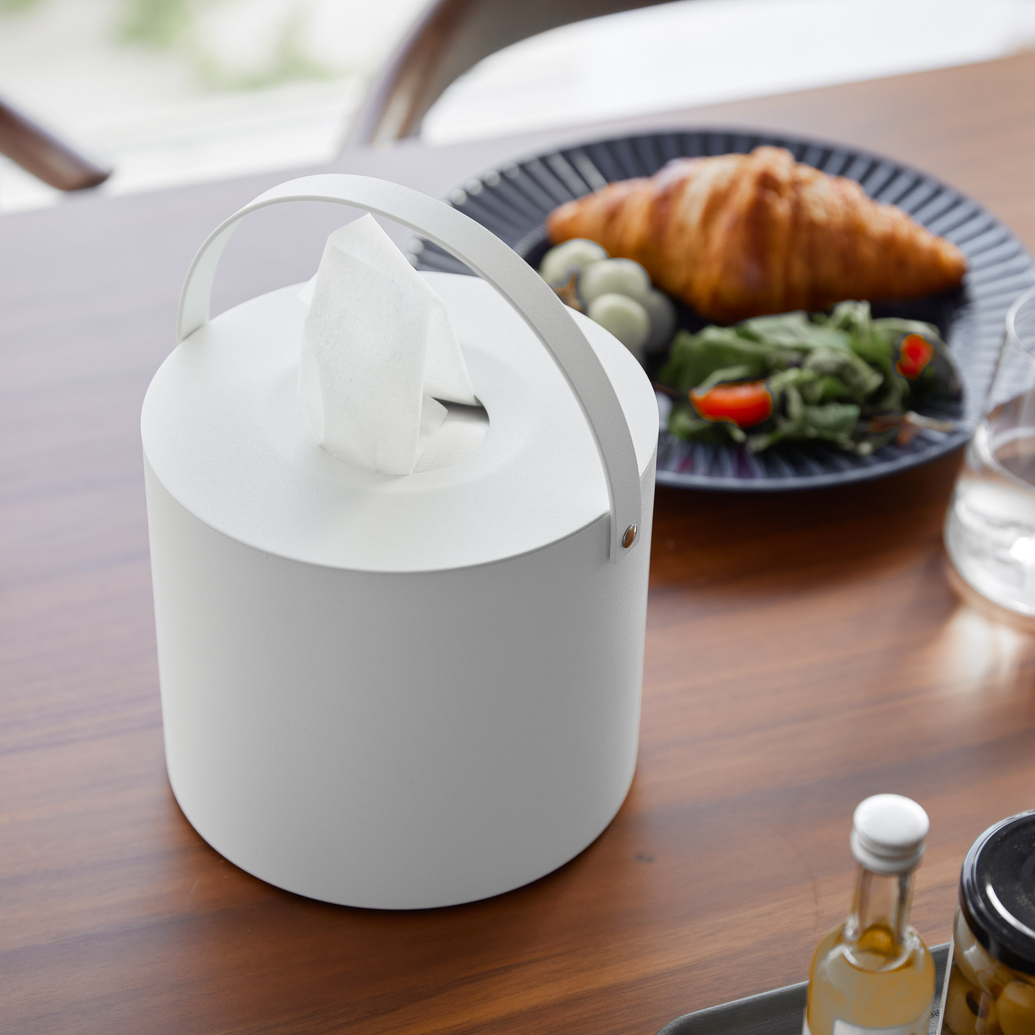 Tissue Case Round with Handle : Modernes Tissue Case mit rundem Design