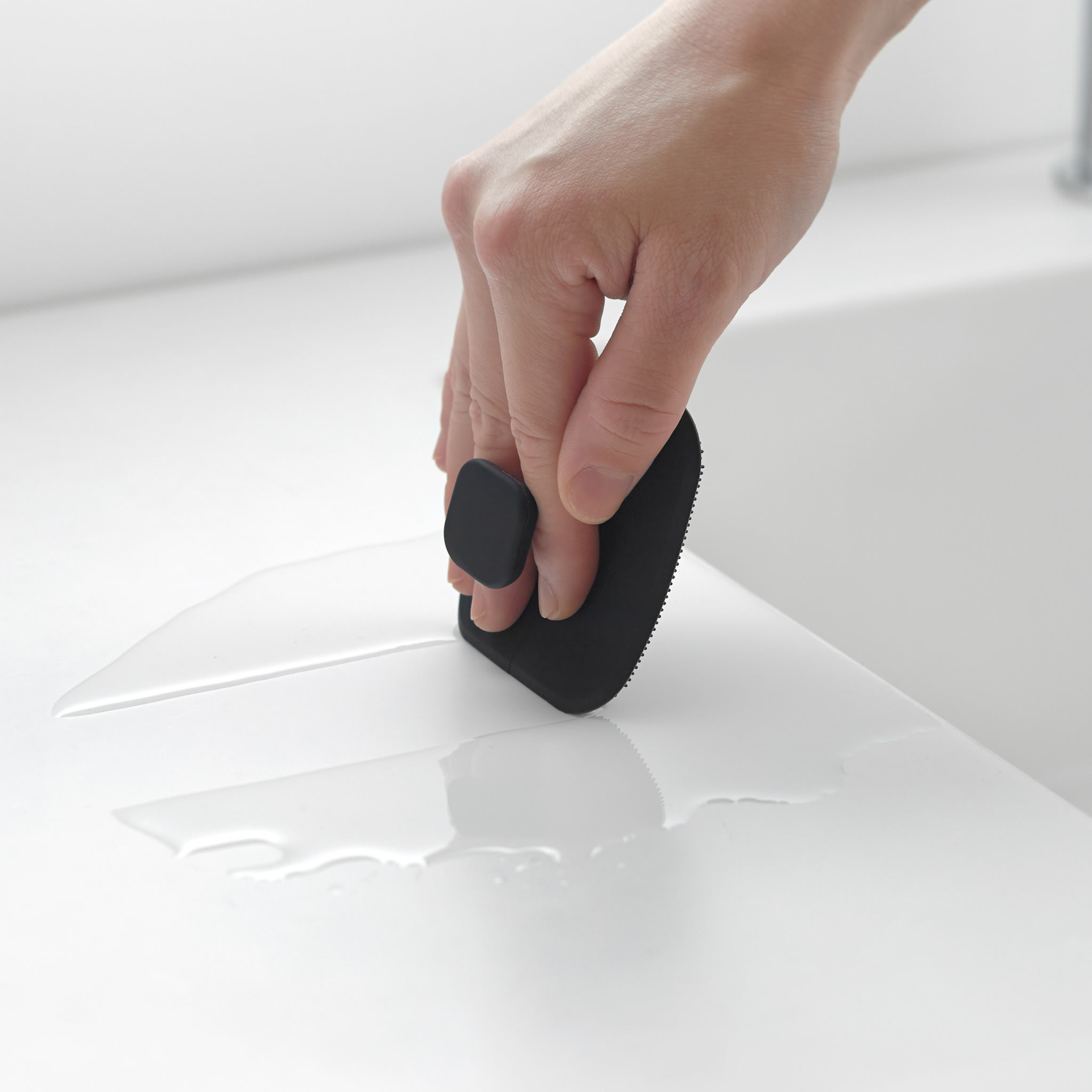 Magnetic Silicone Sponge : Effective Water Removal