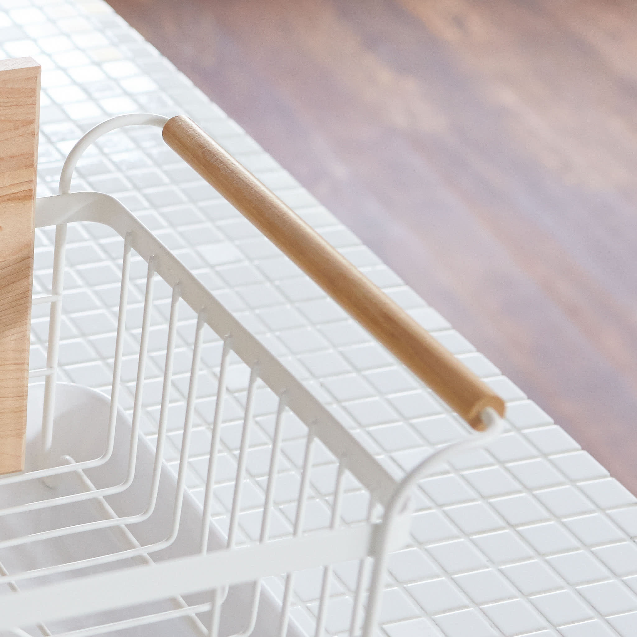 Dish Drainer : Stylish Wooden Handles