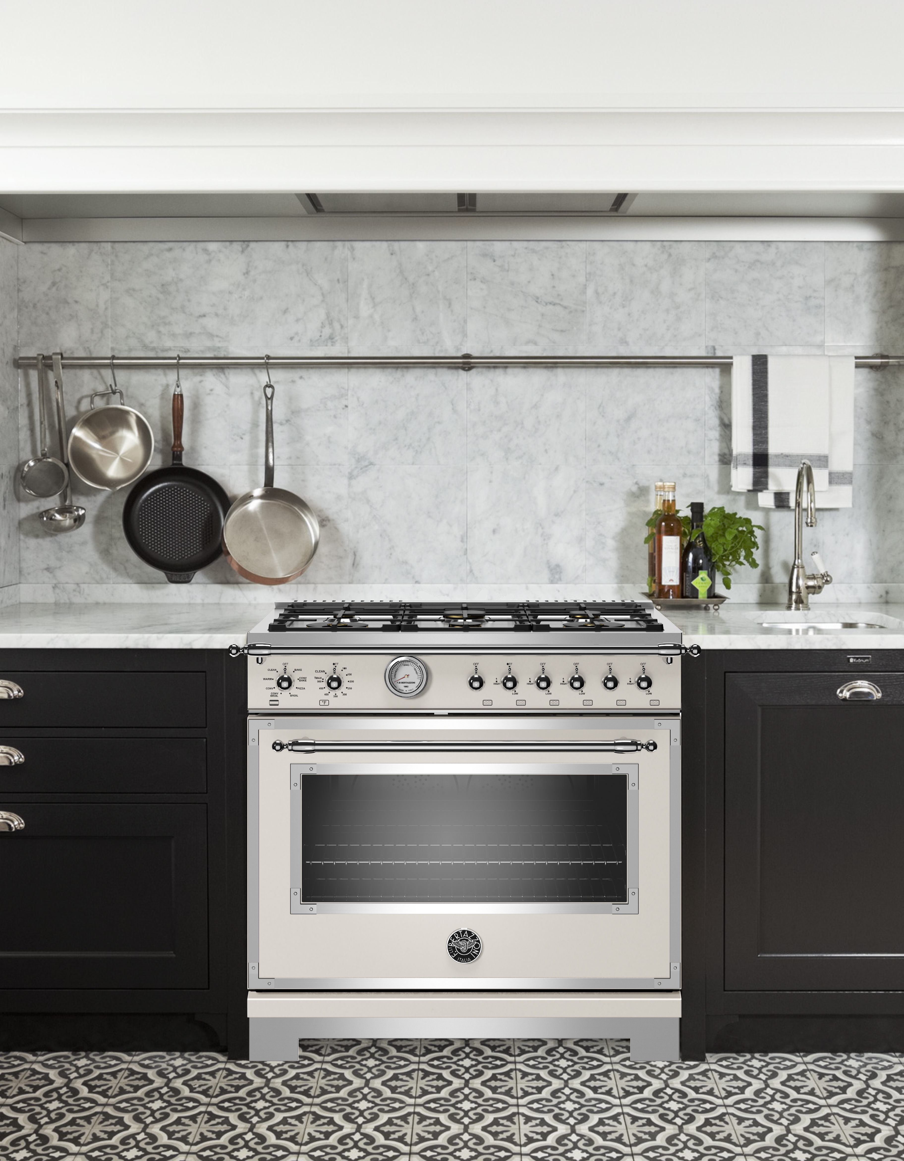 Bertazzoni 36" Heritage Series range - Gas Oven - 6 brass burners