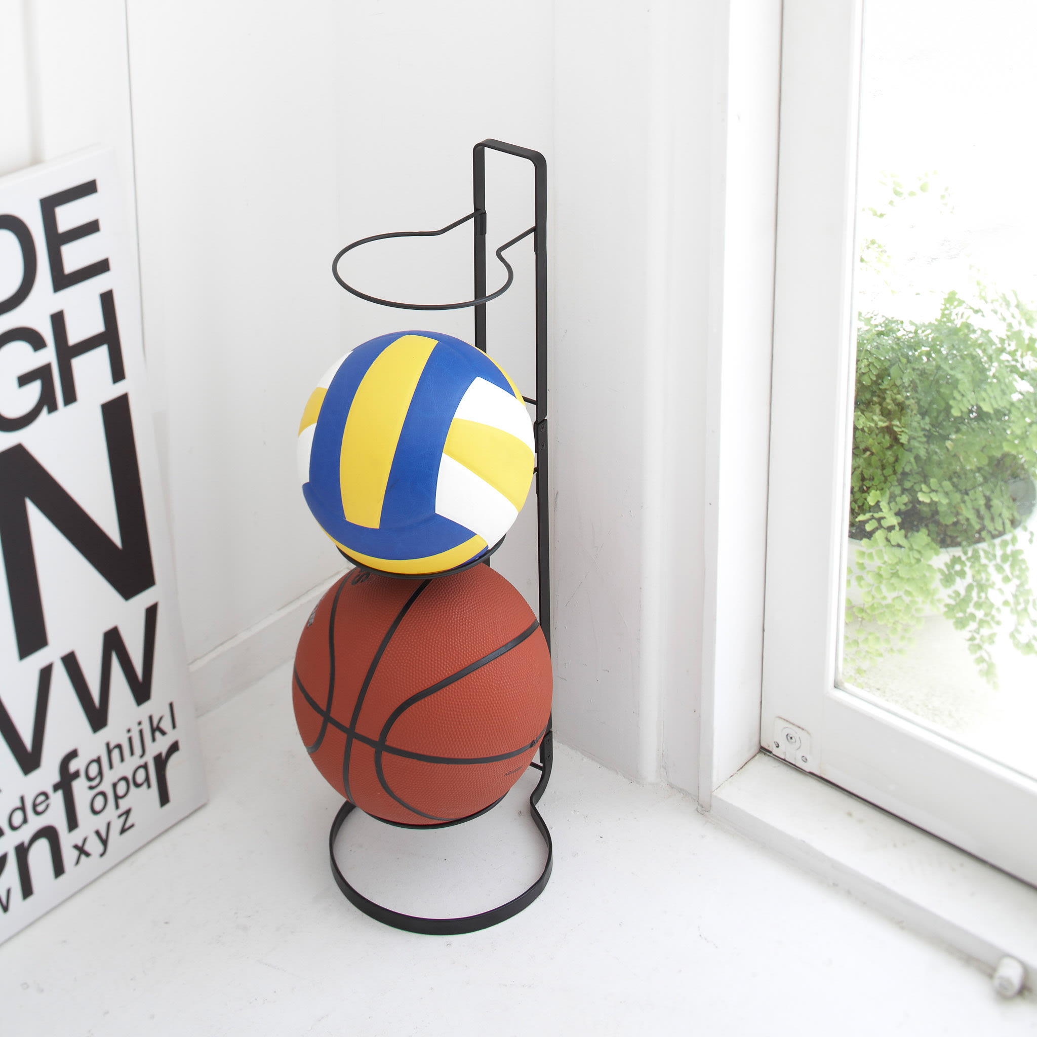 Ball Stand : Space-Saving
