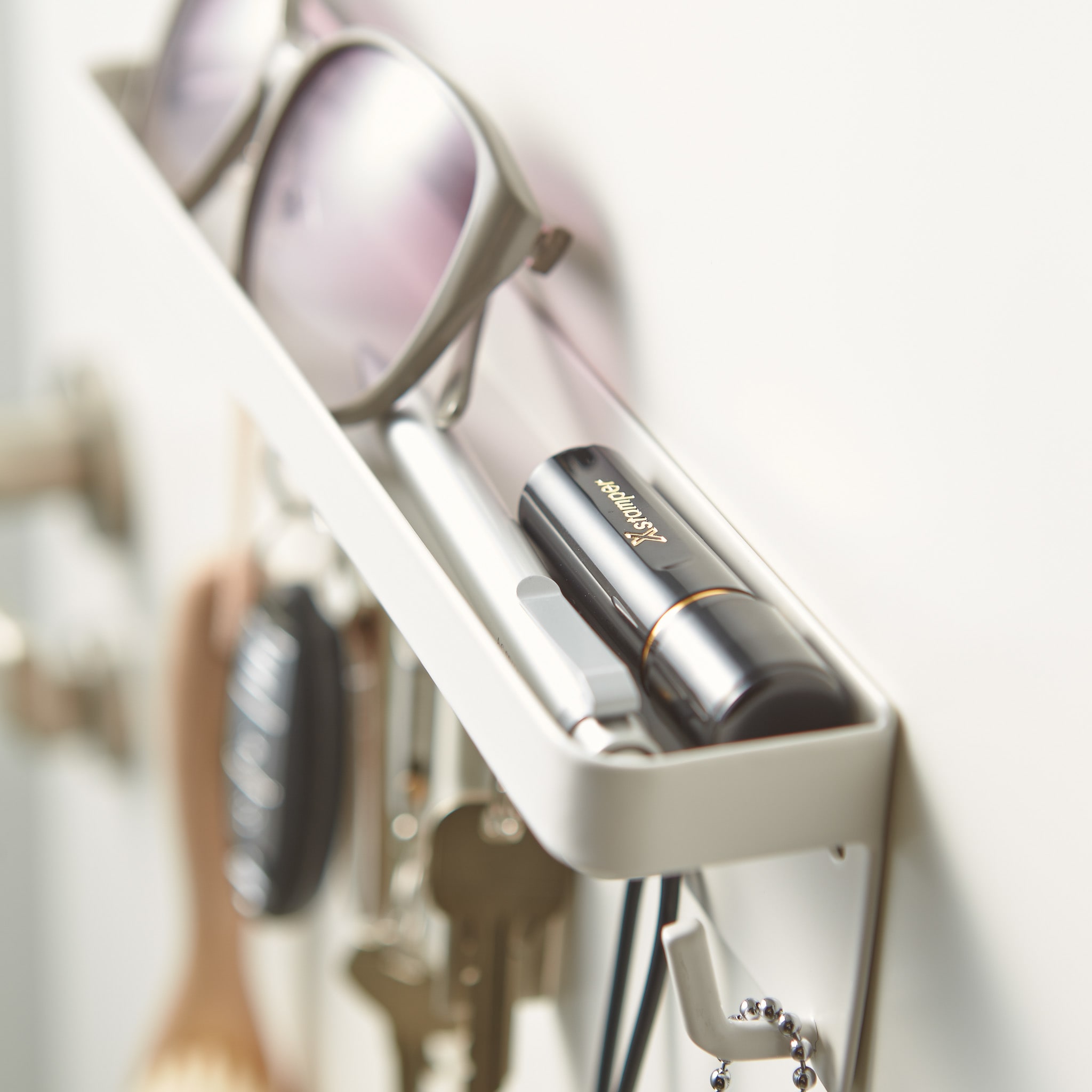 Magnetic Key Hooks with Tray : Compact Shelf Space