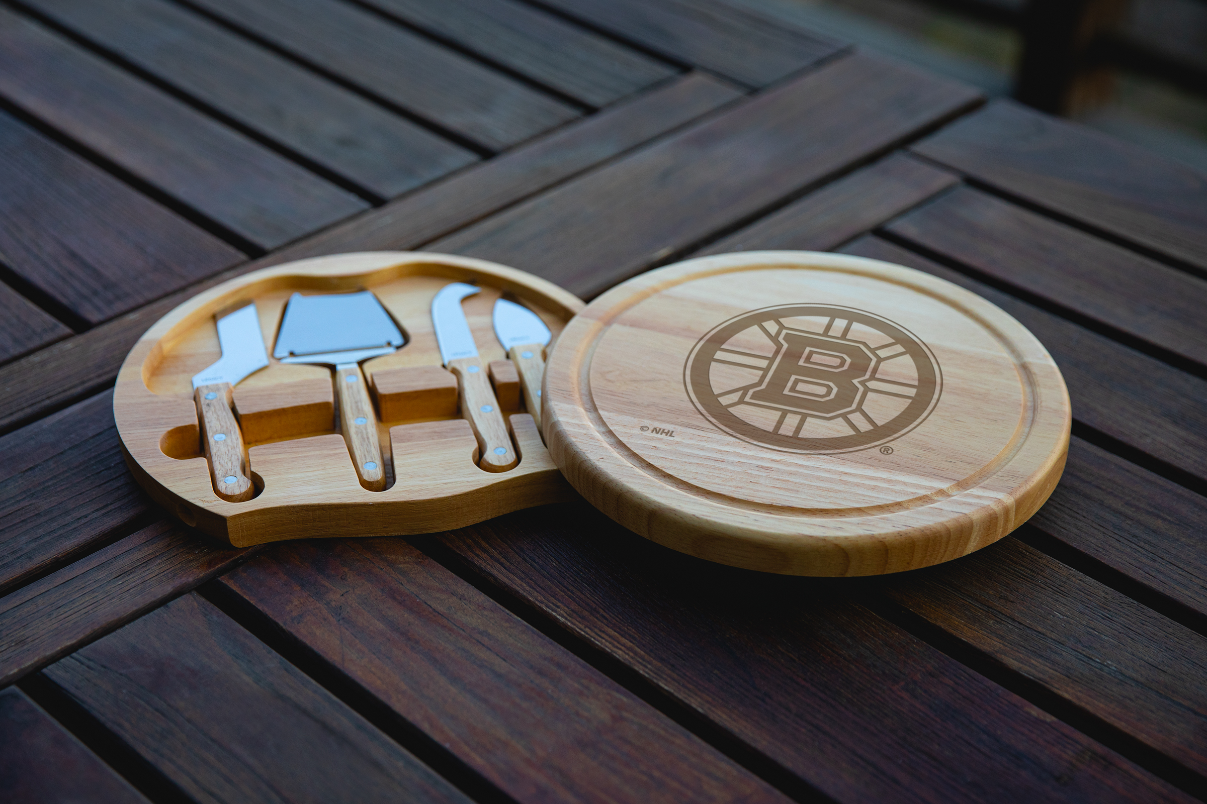 Boston Bruins - Circo Cheese Cutting Board & Tools Set