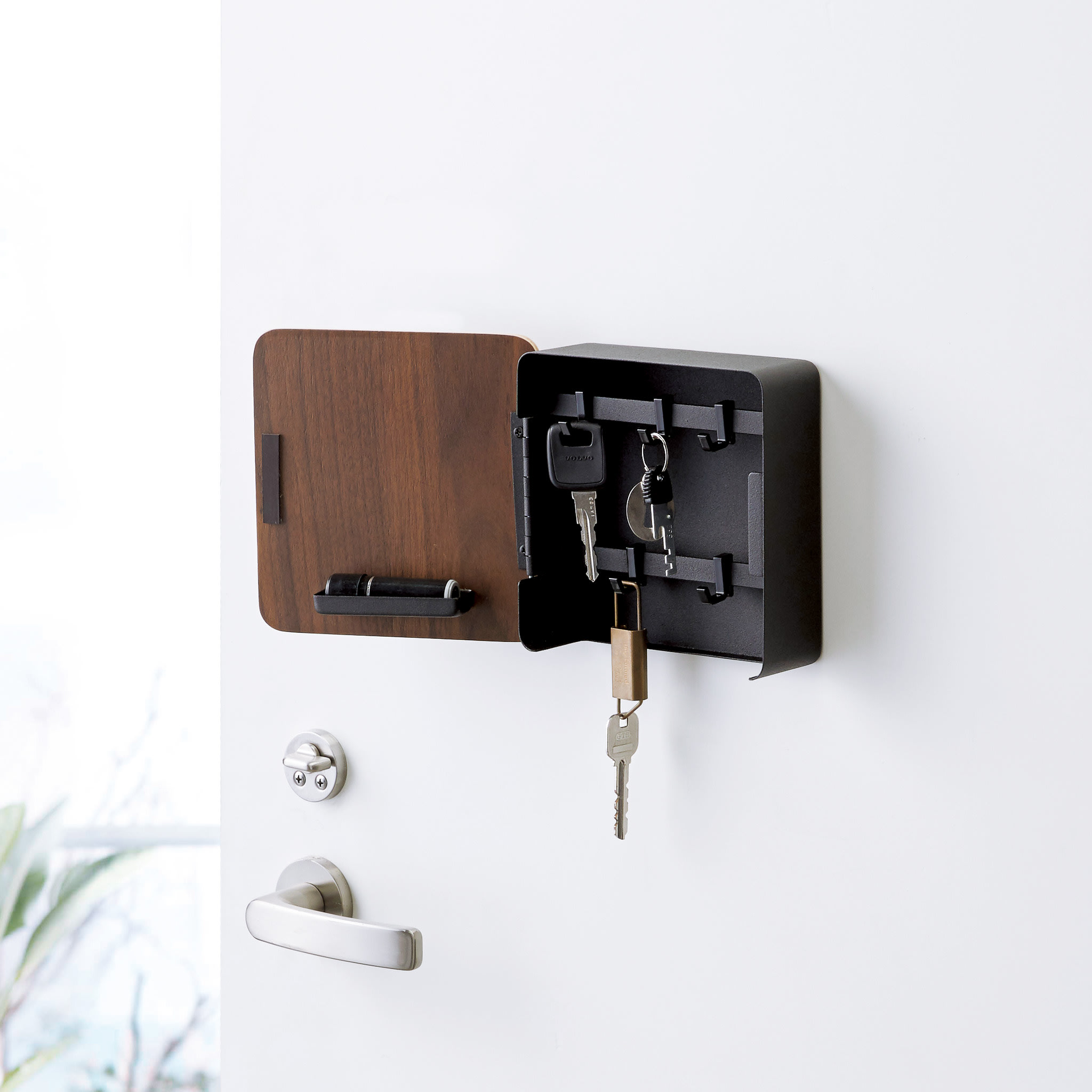 Magnetic Key Box : Versatile Mounting