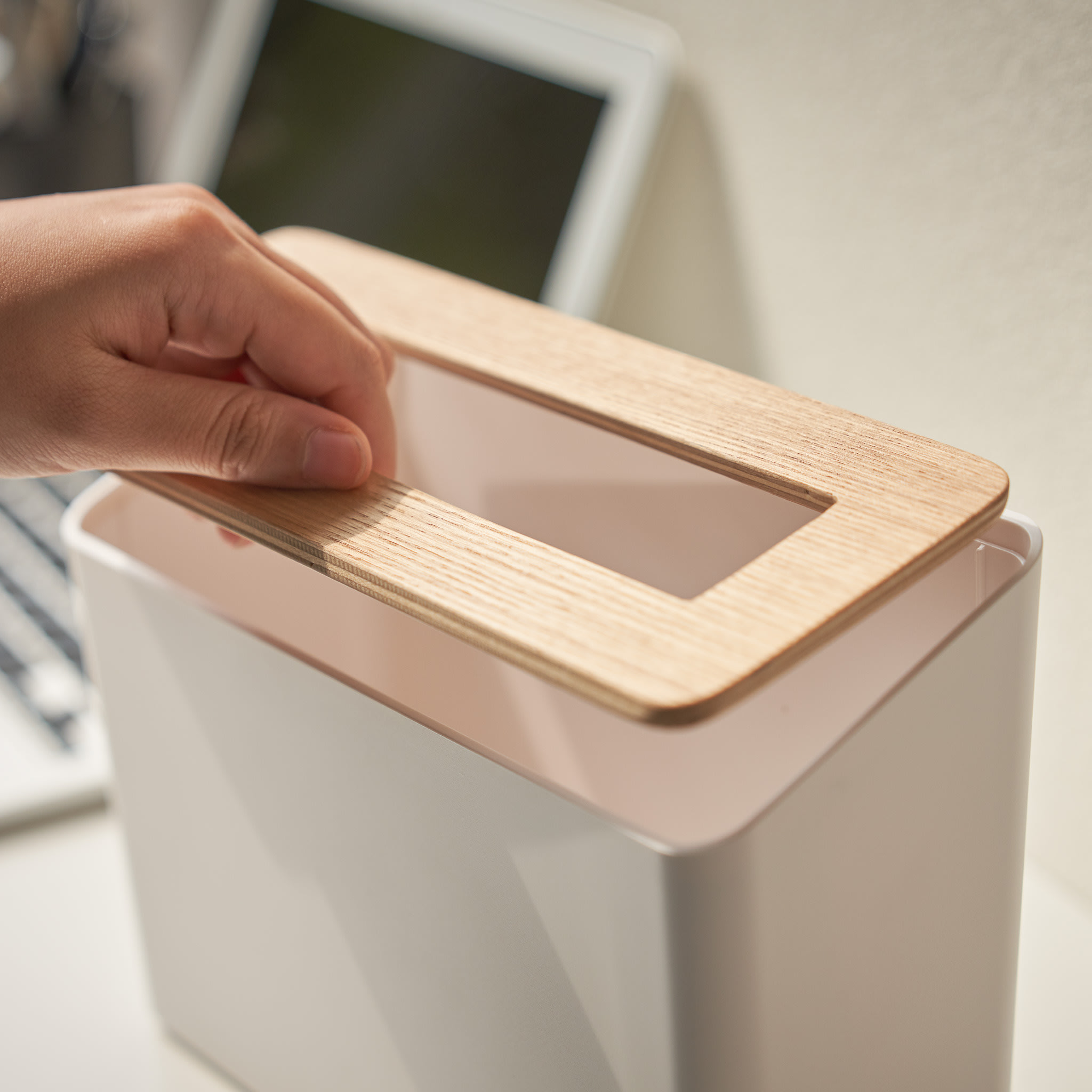 Tabletop Trash Can : Removable Wooden Lid