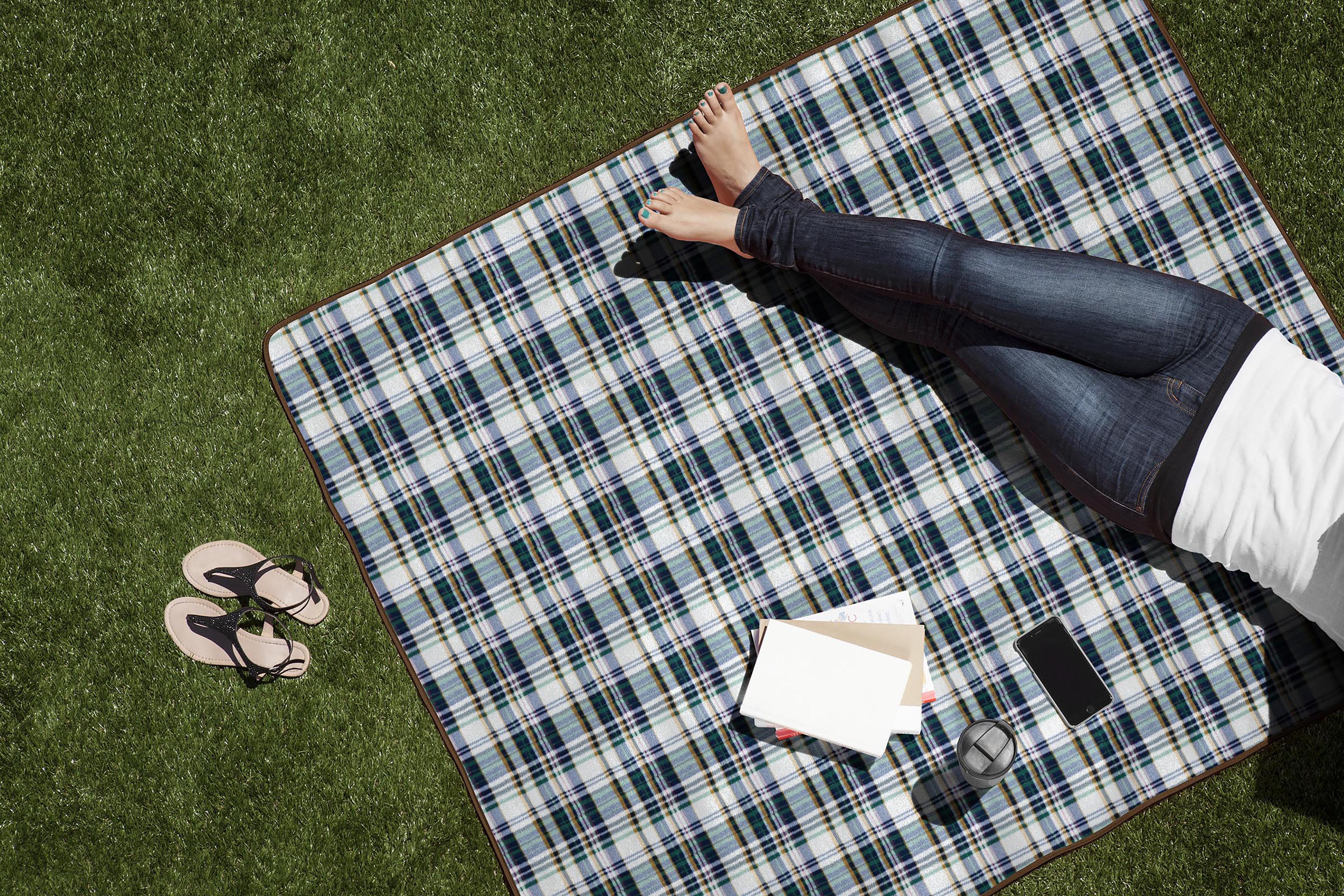 Winnie the Pooh - Blanket Tote Outdoor Picnic Blanket