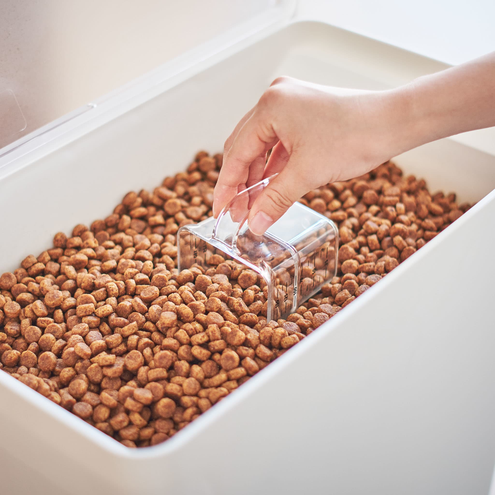 Airtight Pet Food Container (12 kg) : Includes Measuring Cup