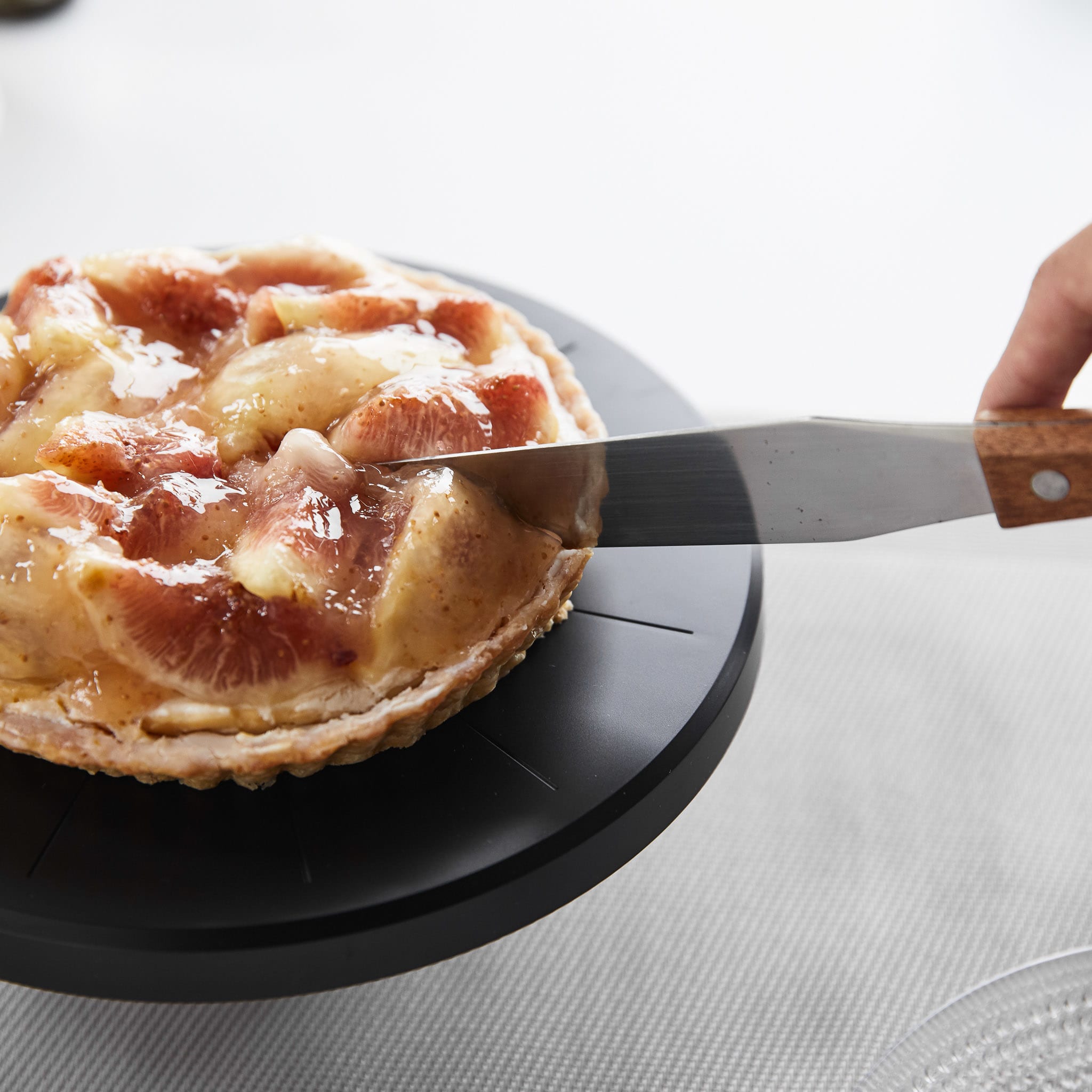 Reversible Cake Stand : Marked Cutting Guides