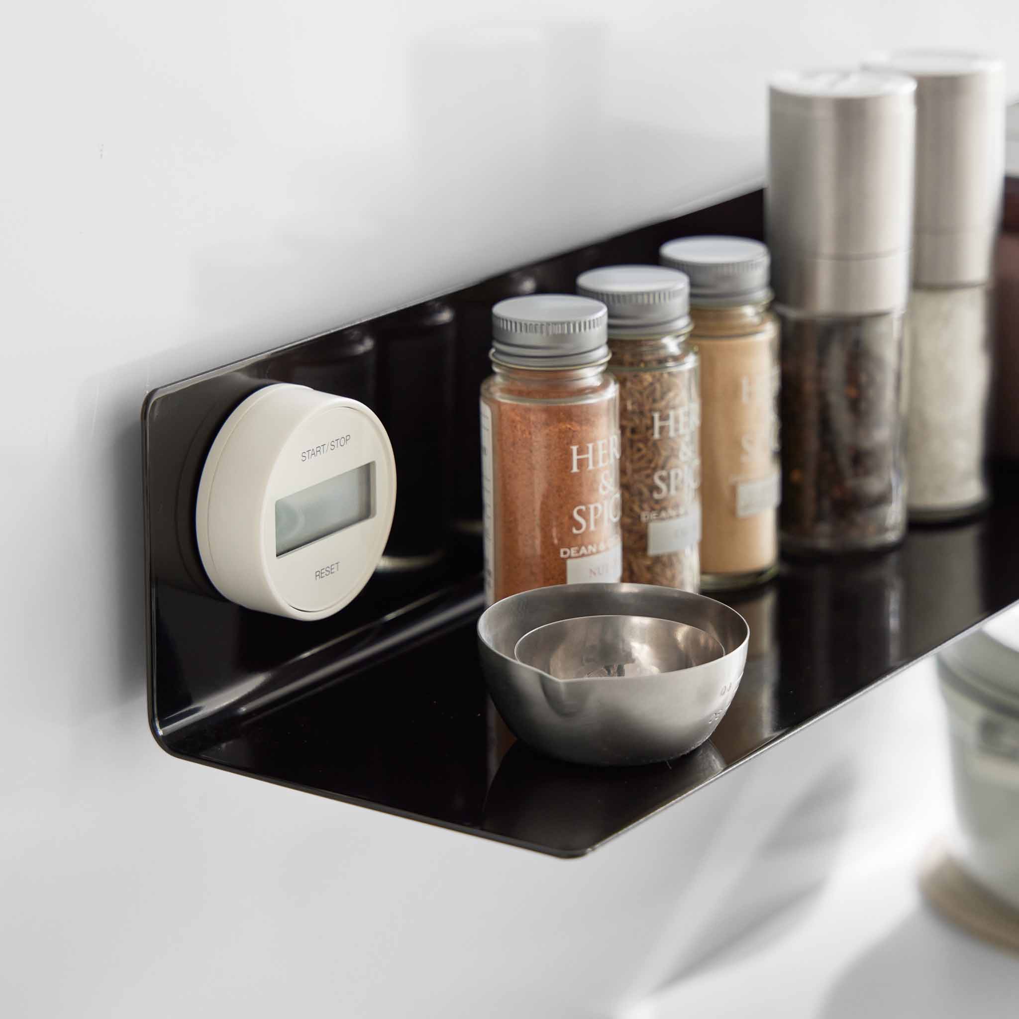 Film Hook Shelf : Timeless Minimalist Look