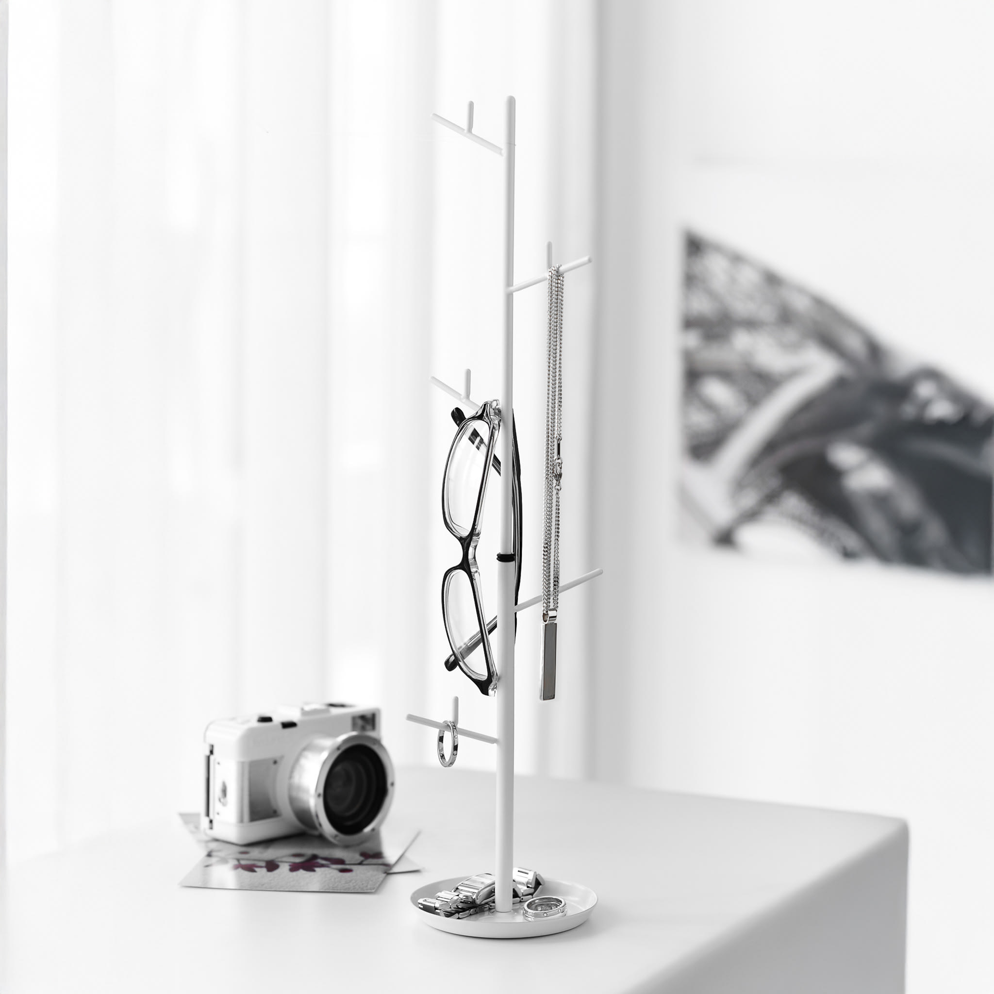 Accessory Stand : Space-Saving Design