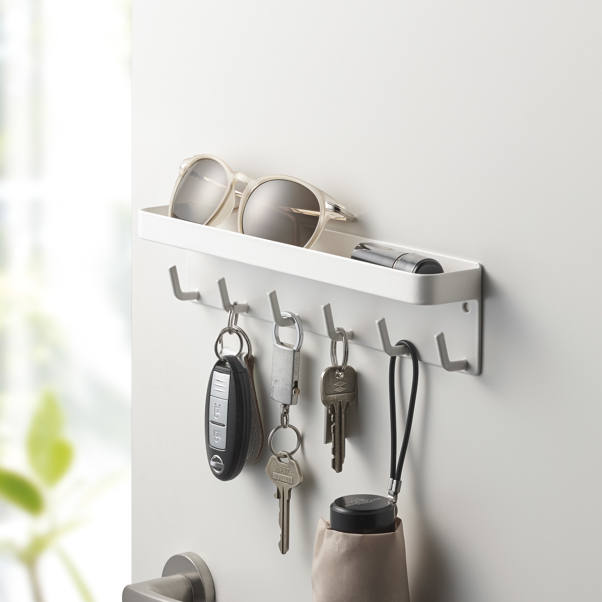 Magnetic Key Hooks with Tray : Practical Magnetic Mounting