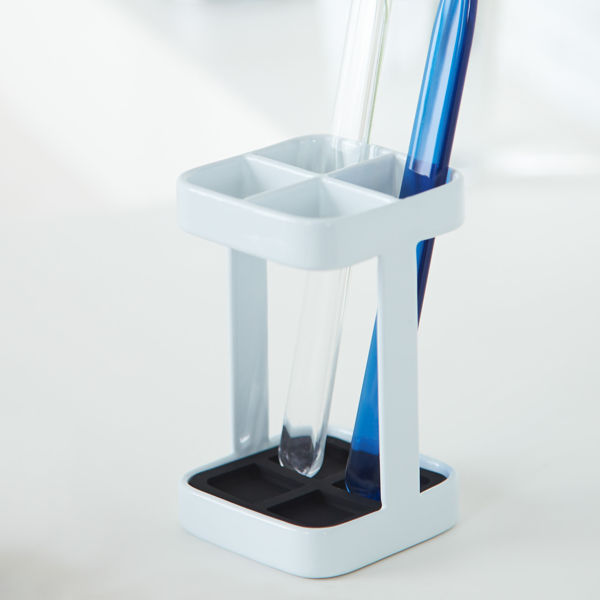 Toothbrush Stand : Holds Up to 4 Toothbrushes
