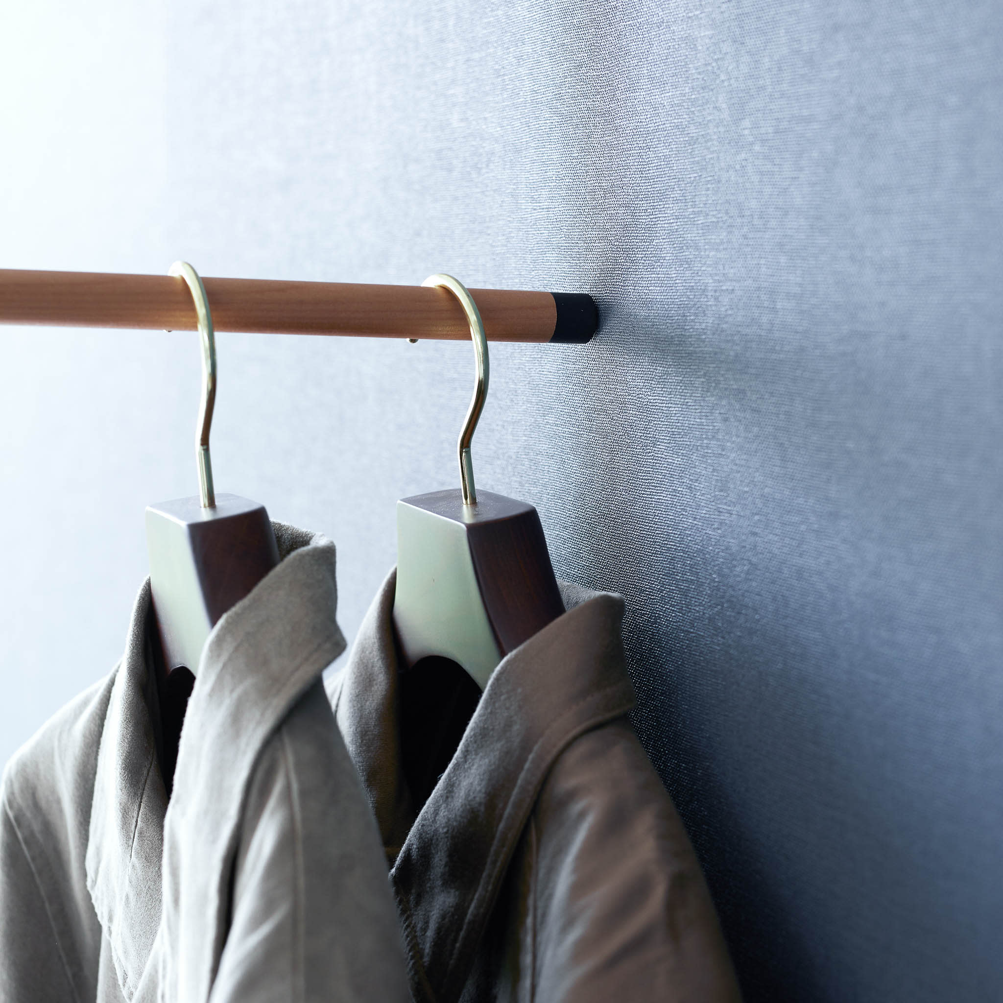 Leaning Steam Ironing Coat Rack : Flexible Leaning Design
