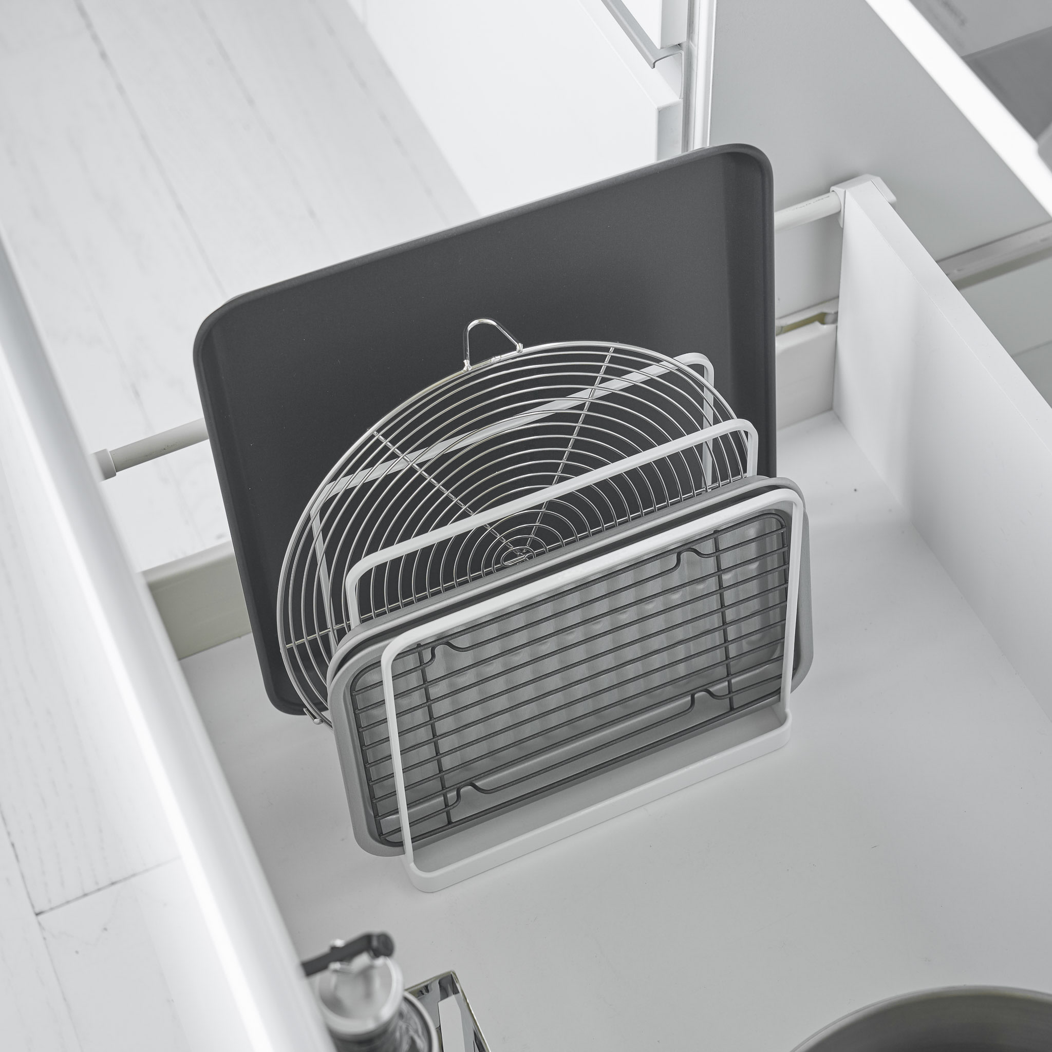 Tray Stand : Stable with Silicone Feet